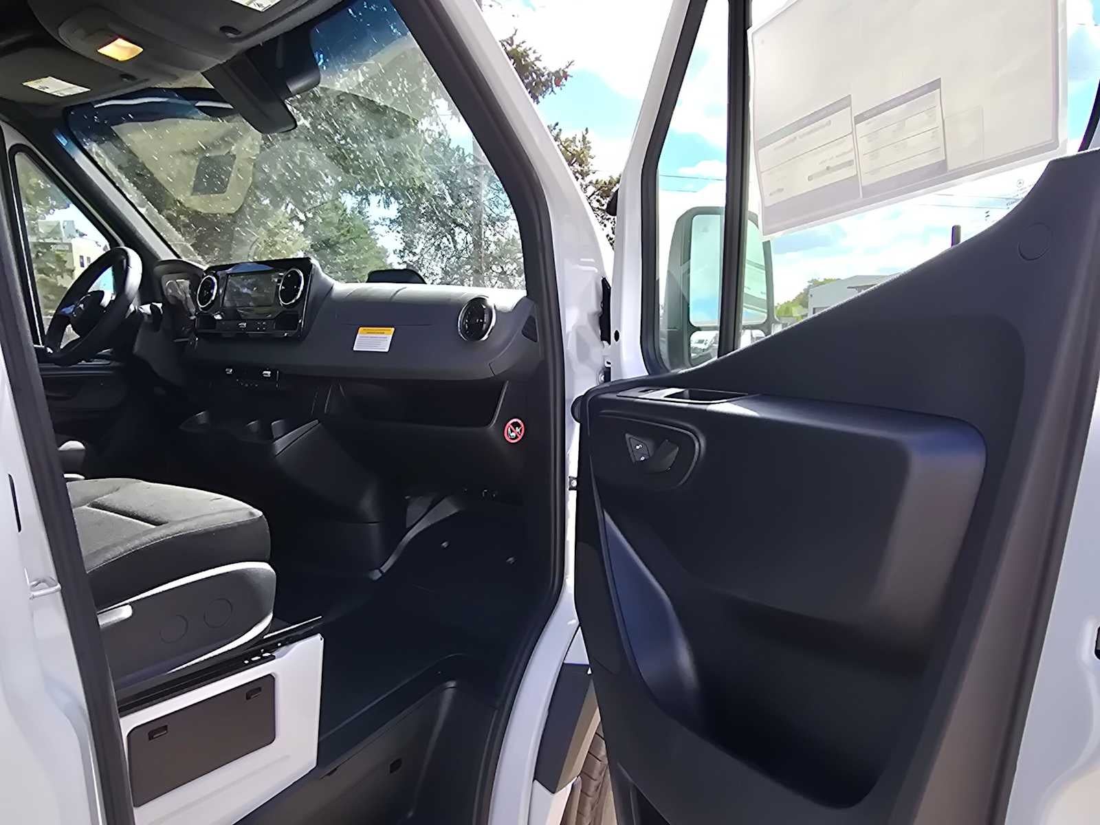 2026 Mercedes-Benz Sprinter Cargo 2500 Standard Roof I4 Diesel 144 RWD