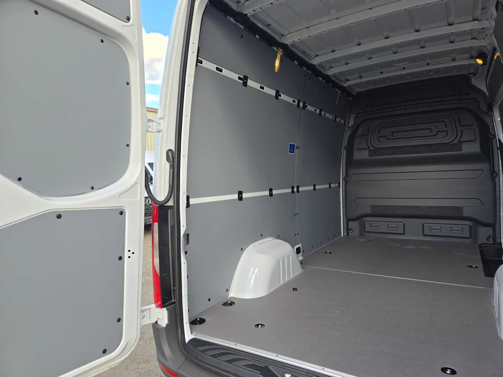 2026 Mercedes-Benz Sprinter Cargo 2500 Standard Roof I4 Diesel 144 RWD