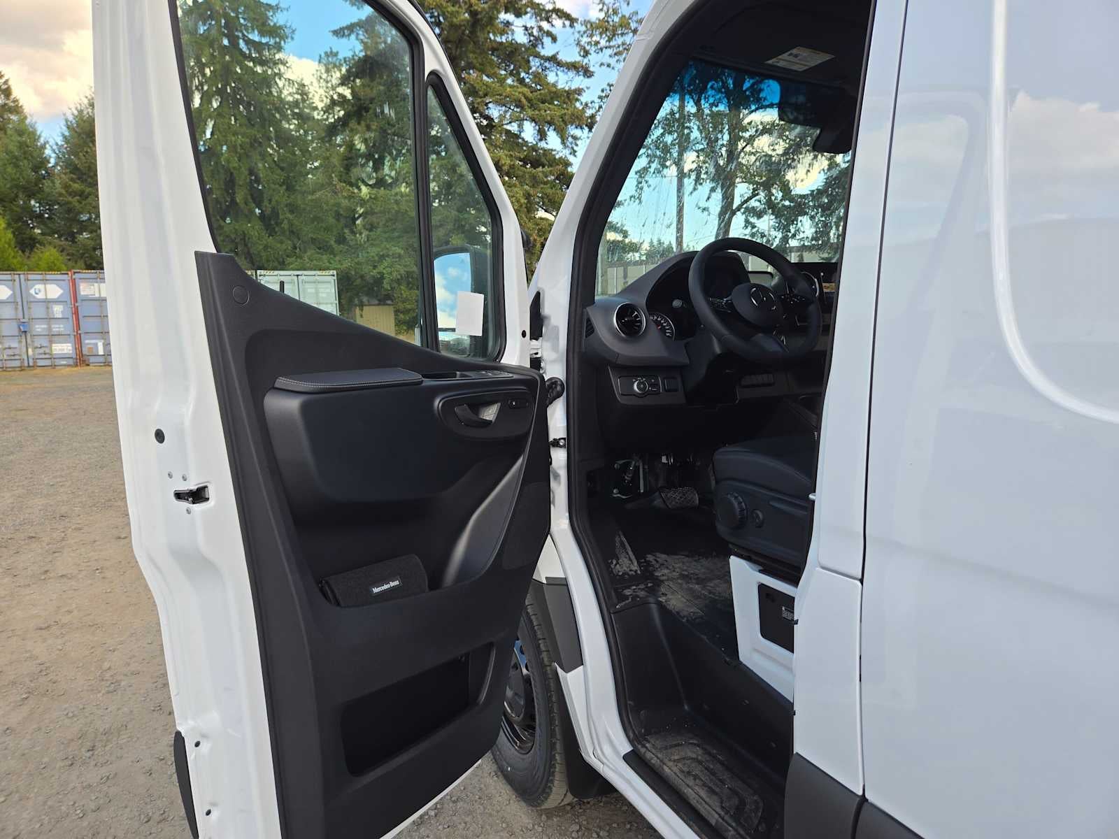 2026 Mercedes-Benz Sprinter Cargo 2500 Standard Roof I4 Diesel 144 RWD