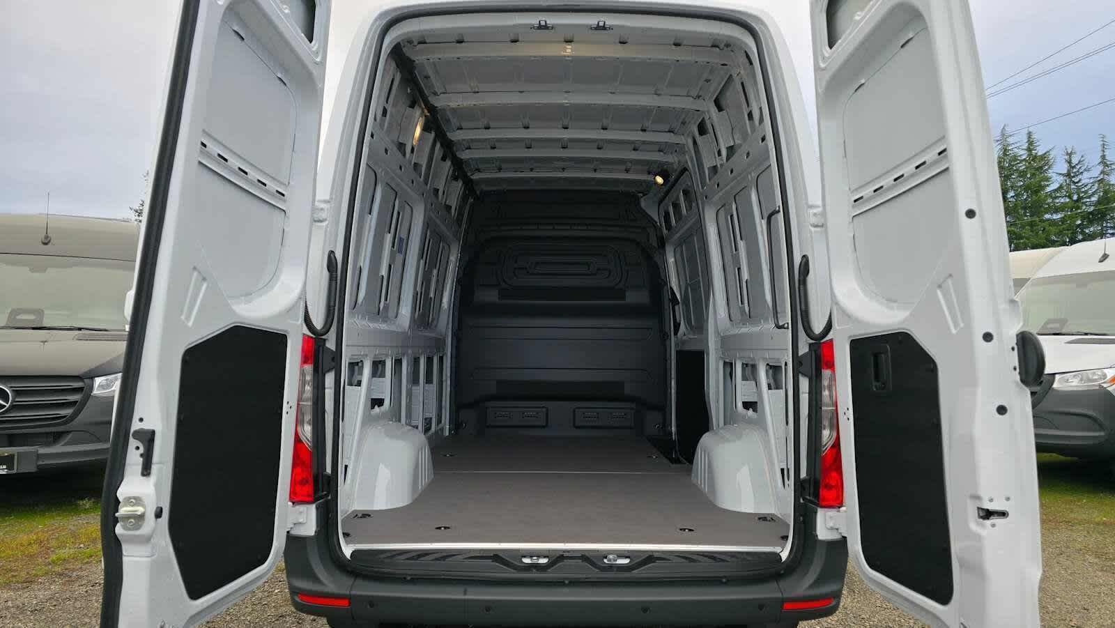 2026 Mercedes-Benz Sprinter 2500 Standard Roof I4 Diesel 144" RWD