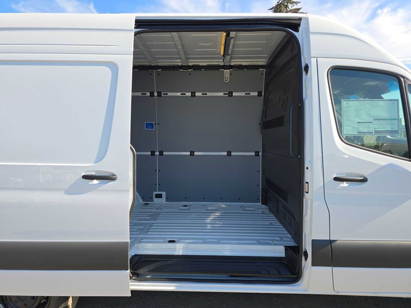 2026 Mercedes-Benz Sprinter 2500 Standard Roof I4 Diesel 144 RWD