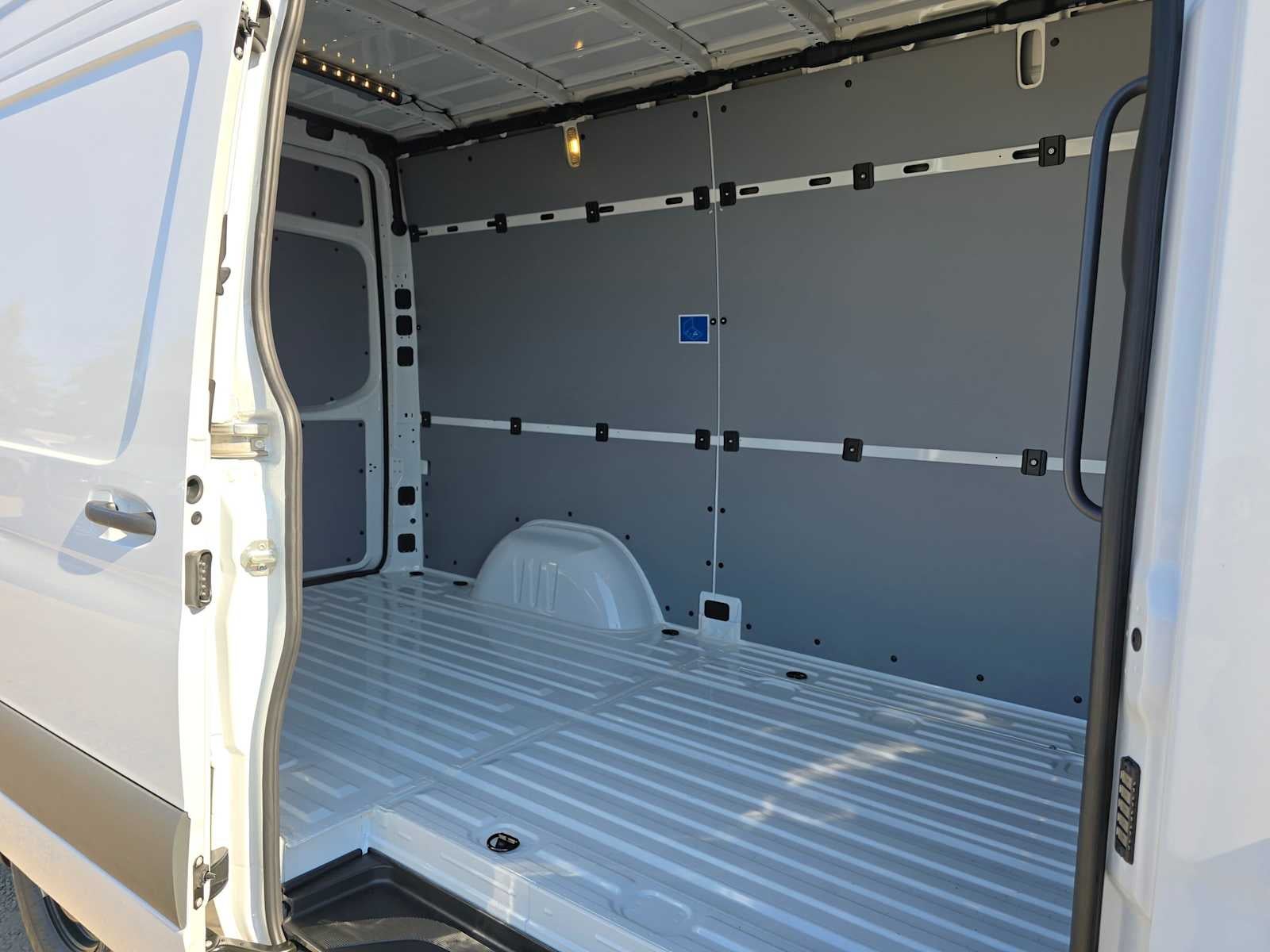 2026 Mercedes-Benz Sprinter 2500 Standard Roof I4 Diesel 144 RWD