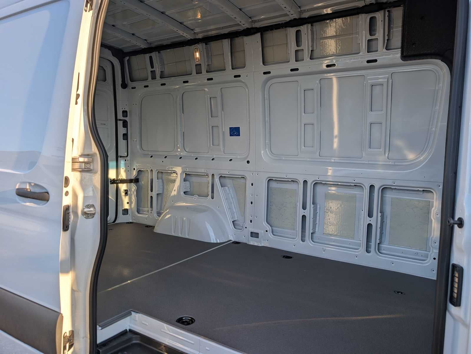 2025 Mercedes-Benz Sprinter Cargo Van 2500 Standard Roof I4 Diesel 144" RWD