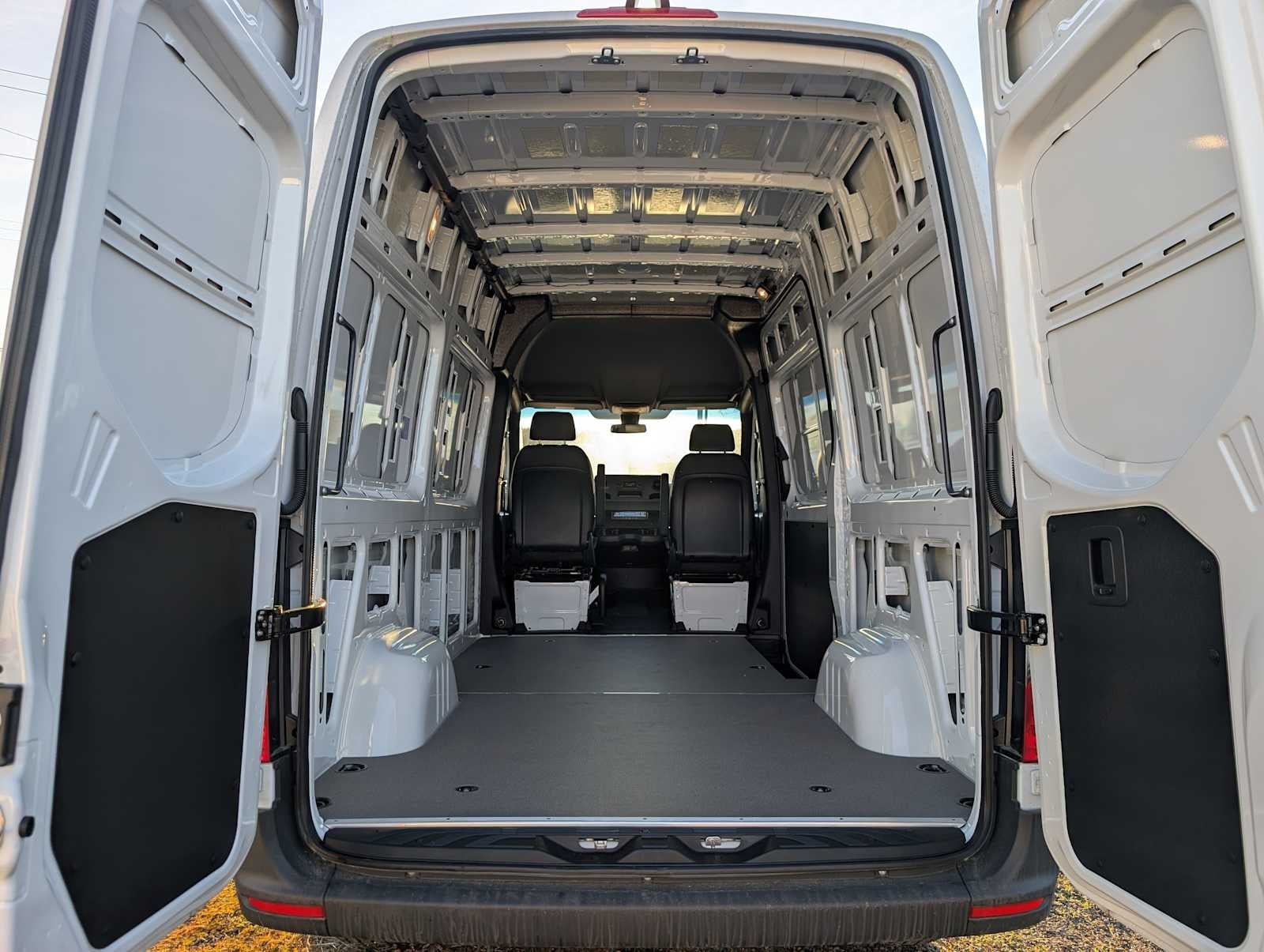 2025 Mercedes-Benz Sprinter Cargo Van 2500 Standard Roof I4 Diesel 144" RWD