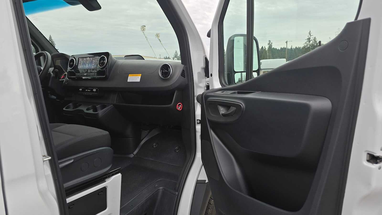 2025 Mercedes-Benz Sprinter Cargo Van 2500 Standard Roof I4 Diesel 144" RWD