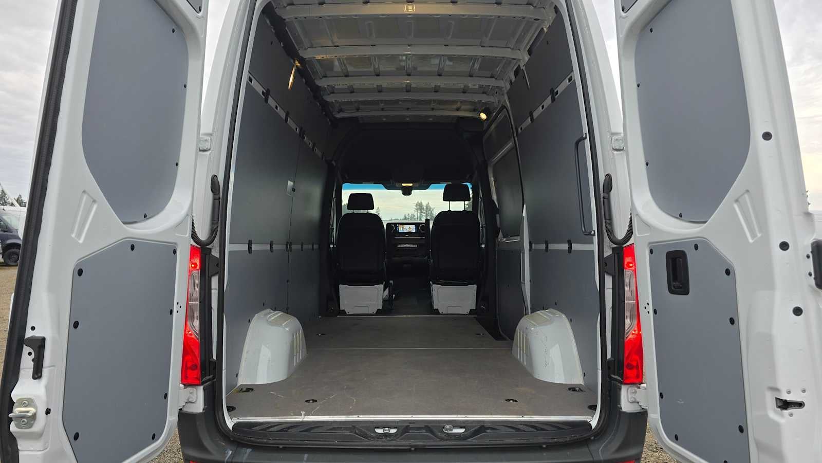 2025 Mercedes-Benz Sprinter Cargo Van 2500 Standard Roof I4 Diesel 144" RWD