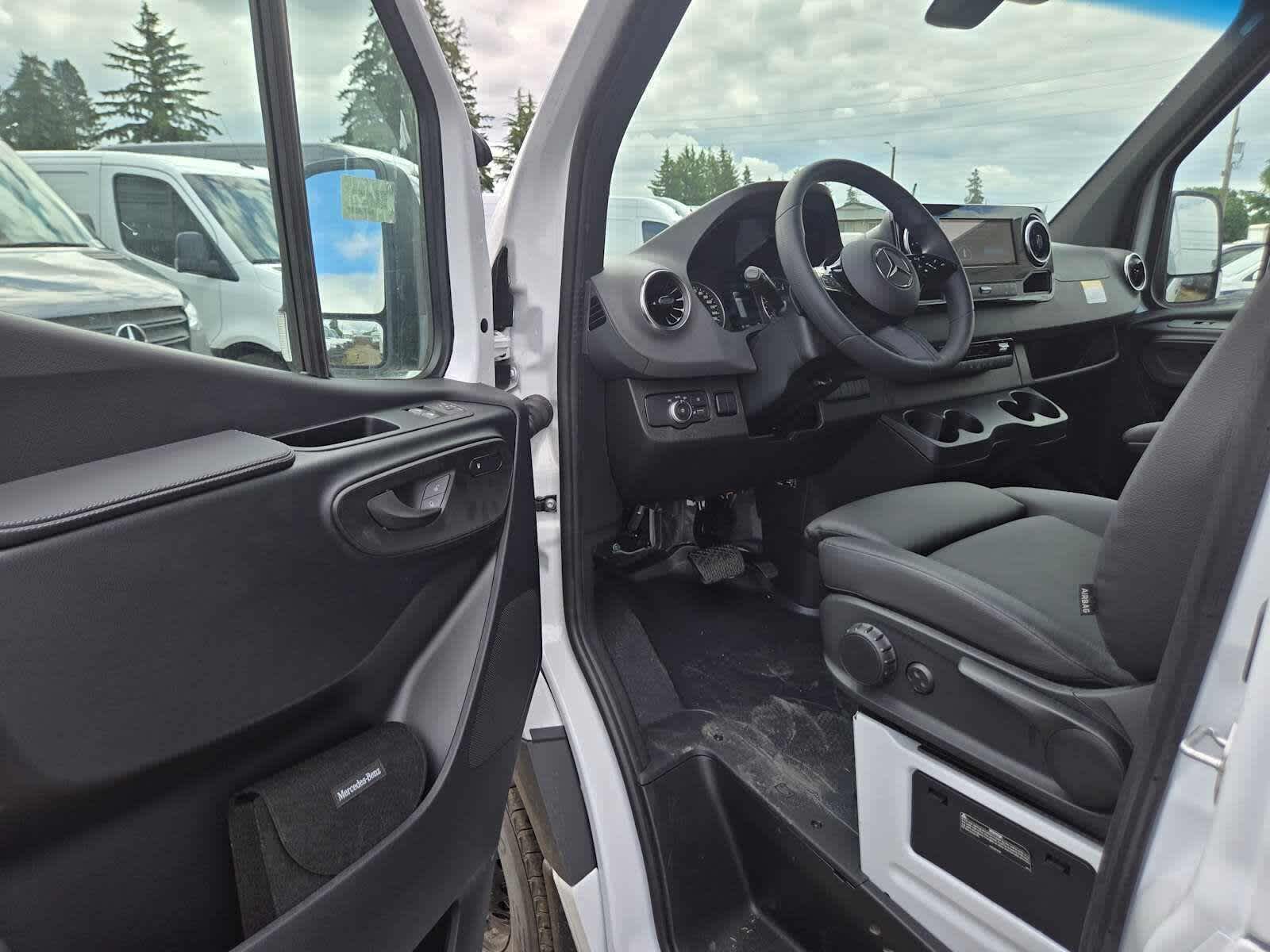 2026 Mercedes-Benz Sprinter 2500 Standard Roof I4 Diesel 144 RWD