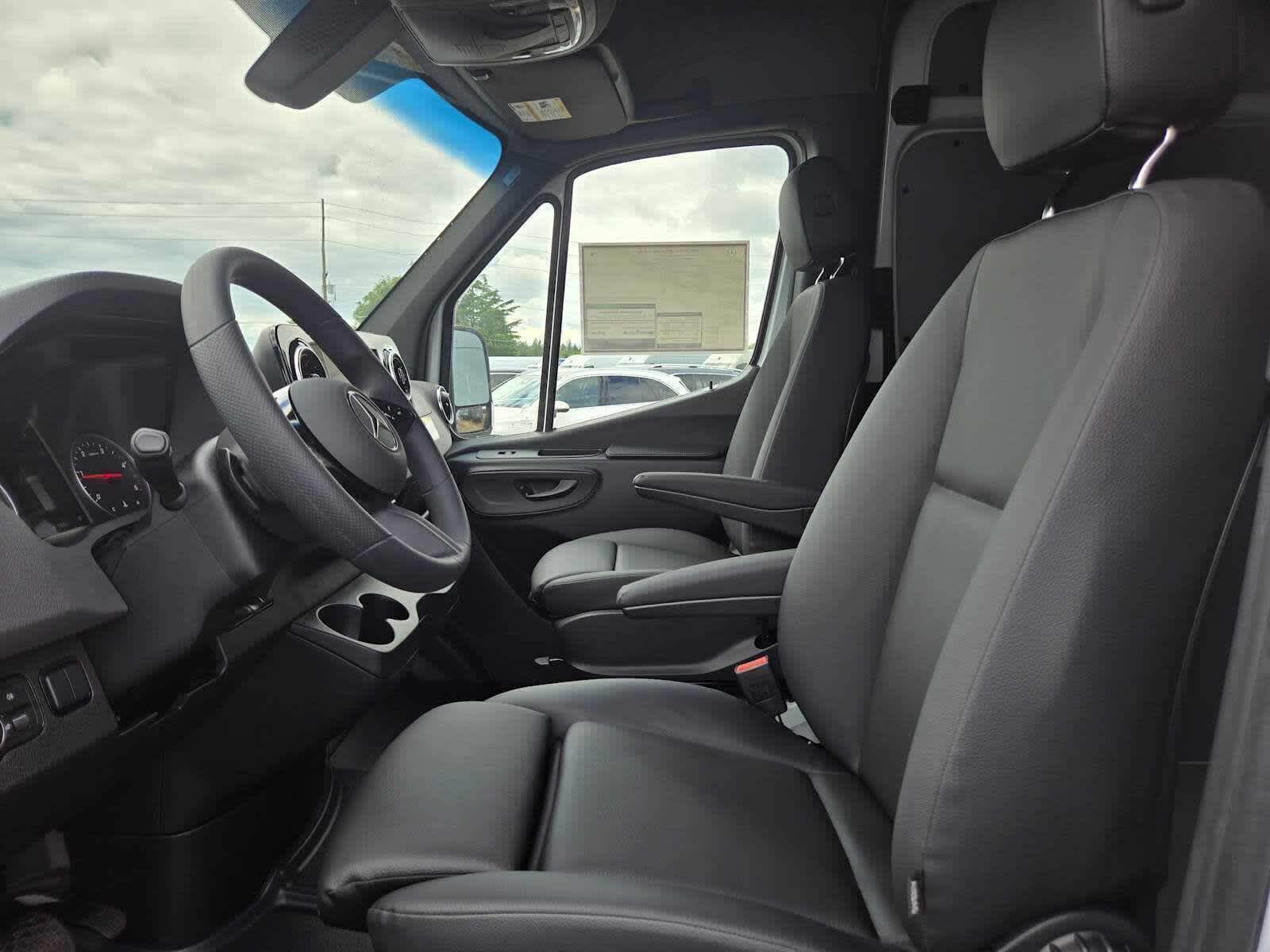2026 Mercedes-Benz Sprinter 2500 Standard Roof I4 Diesel 144 RWD