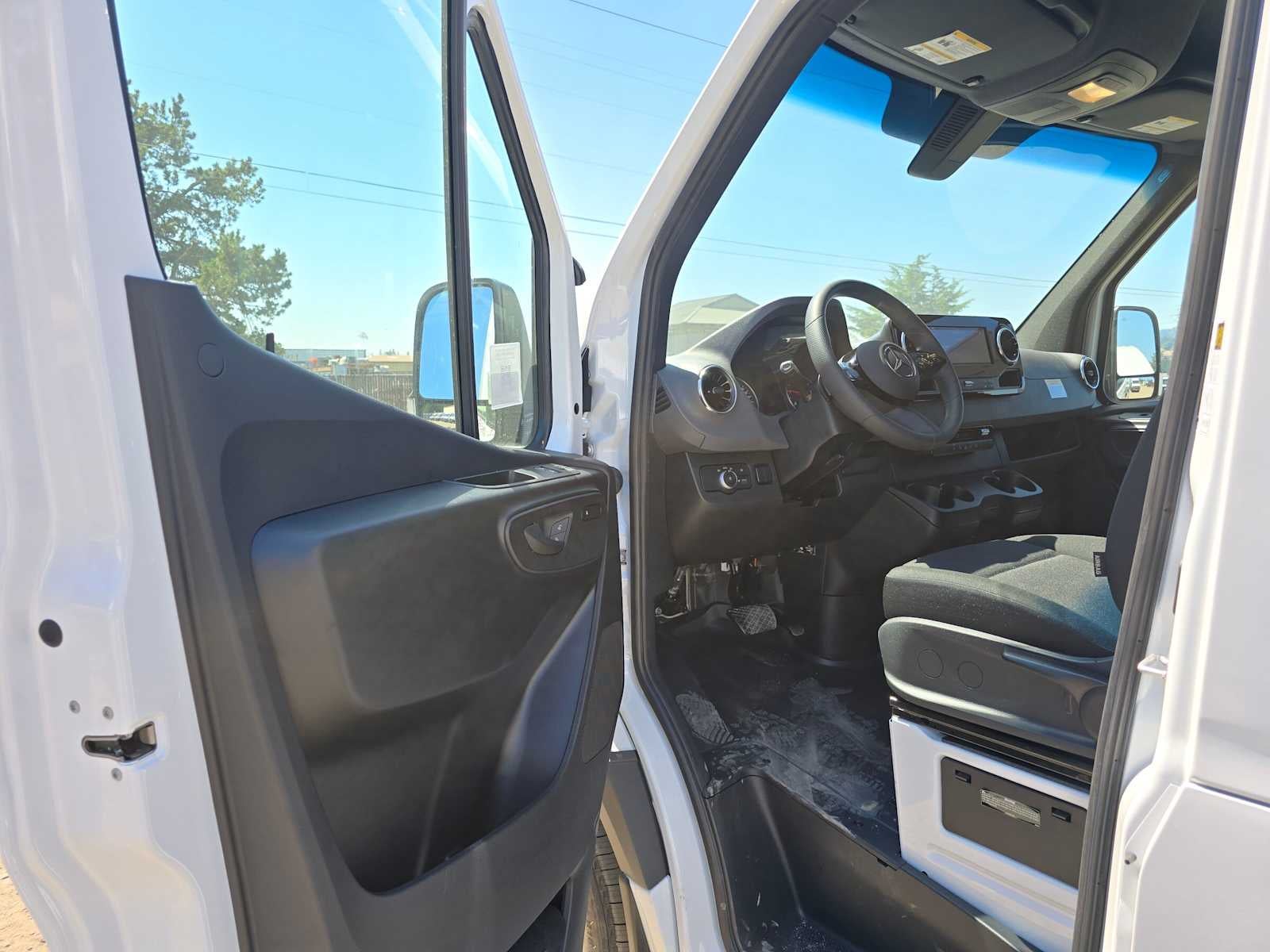 2026 Mercedes-Benz Sprinter Cargo 2500 Standard Roof I4 Diesel 144 RWD