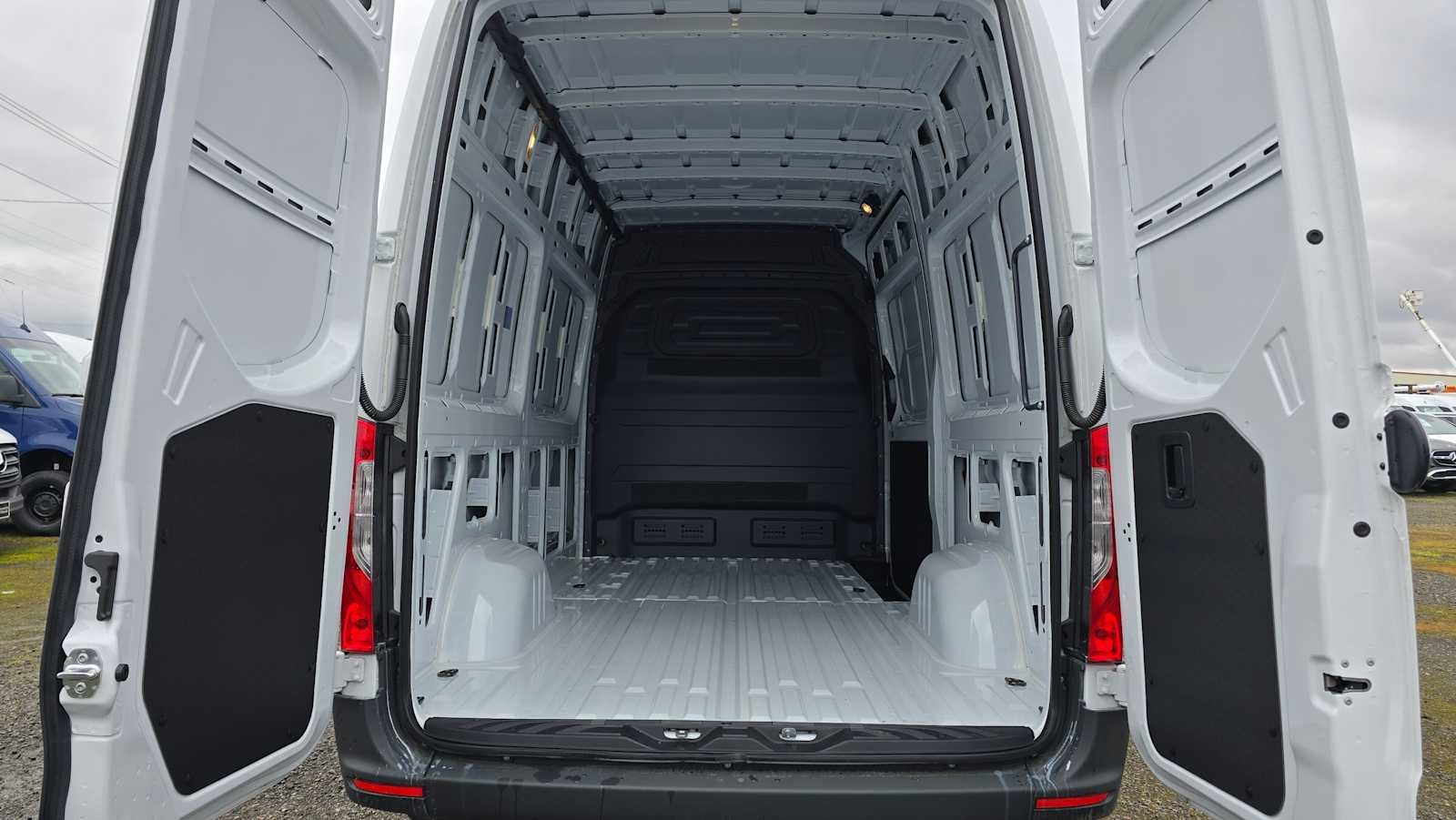 2025 Mercedes-Benz Sprinter Cargo Van 2500 Standard Roof I4 Diesel 144" RWD