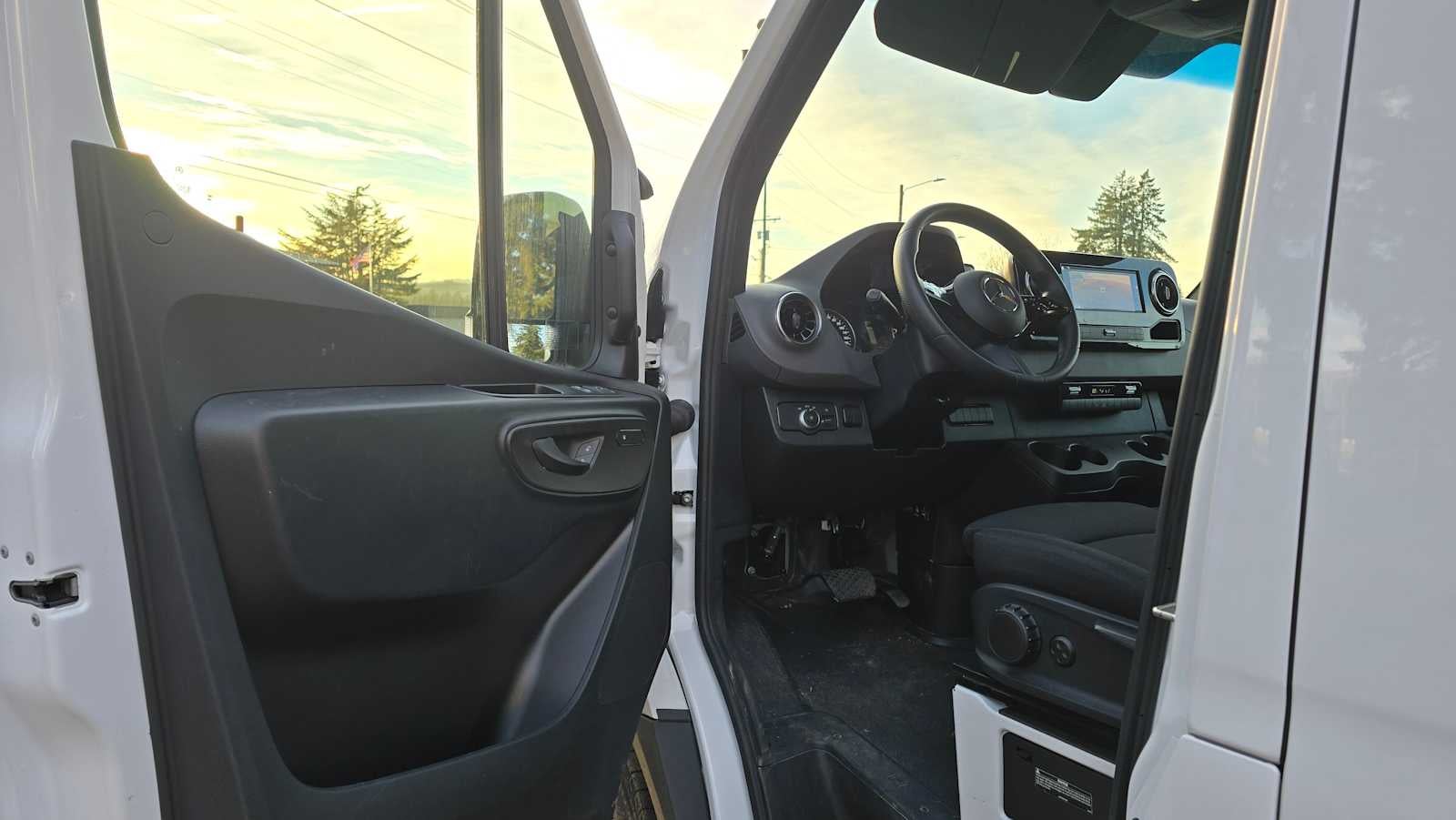 2025 Mercedes-Benz Sprinter Cargo Van 2500 Standard Roof I4 Diesel 144" RWD