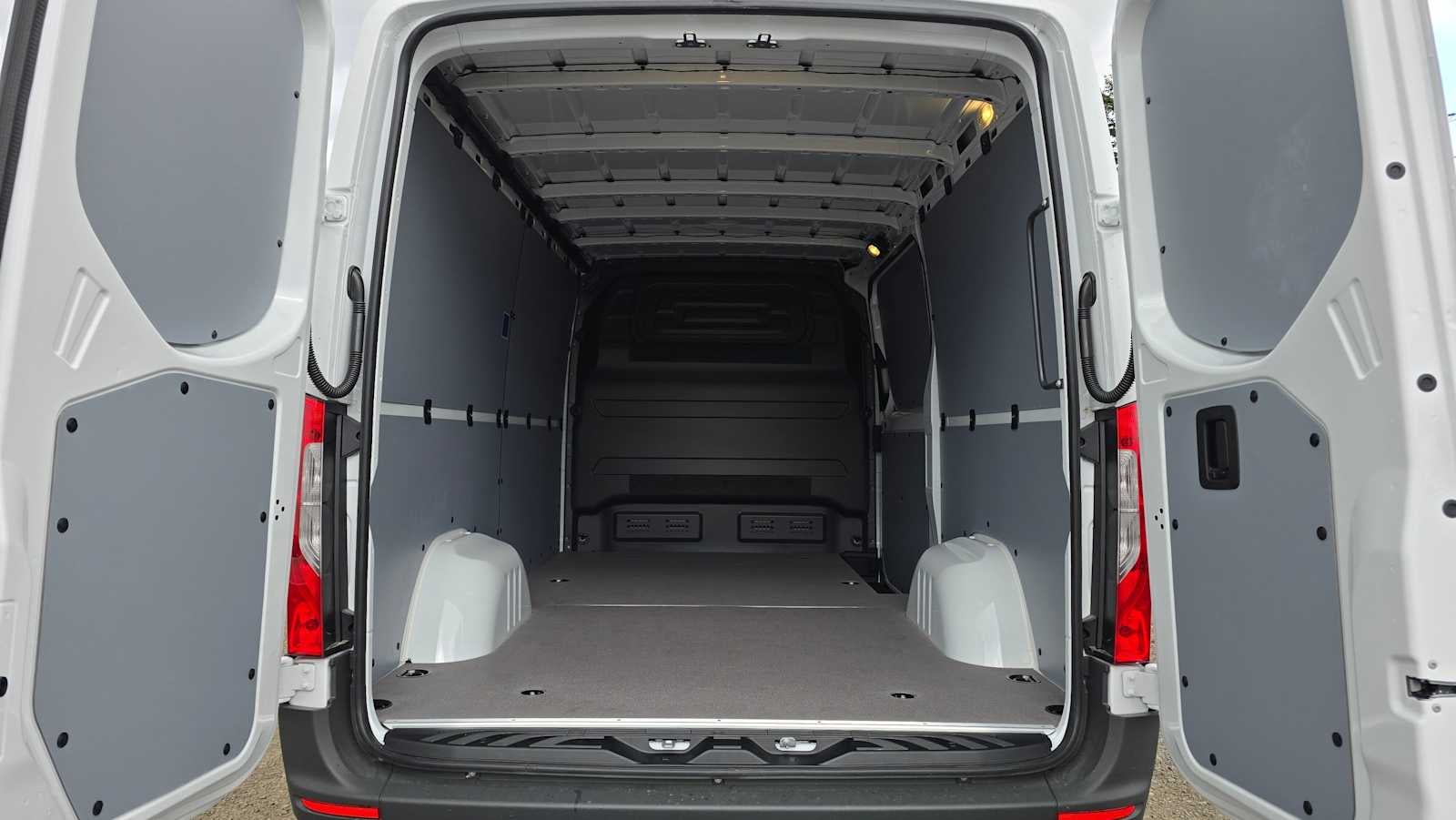 2026 Mercedes-Benz Sprinter 2500 Standard Roof I4 Diesel 144 RWD