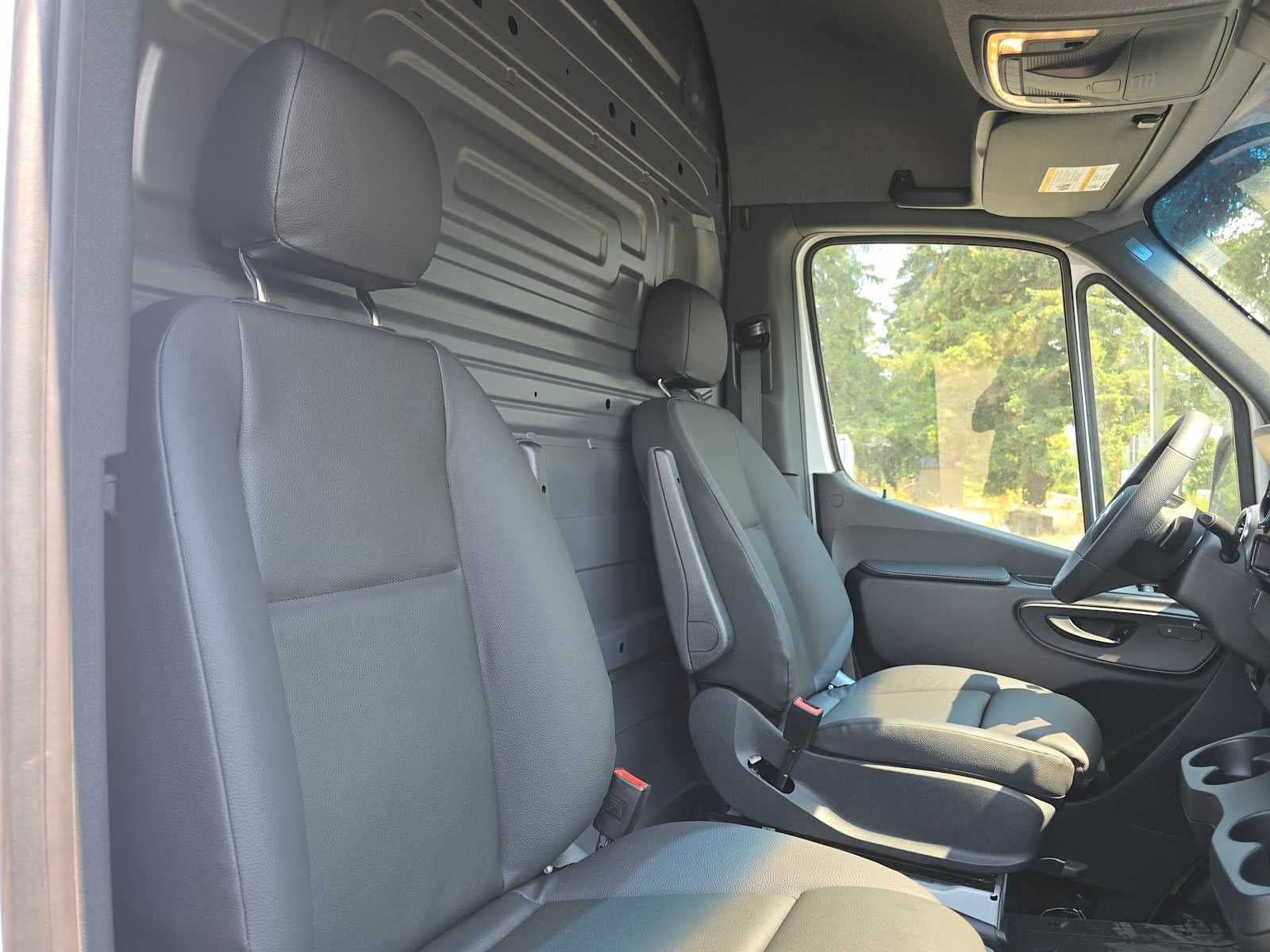 2026 Mercedes-Benz Sprinter Cargo 2500 Standard Roof I4 Diesel 144 RWD