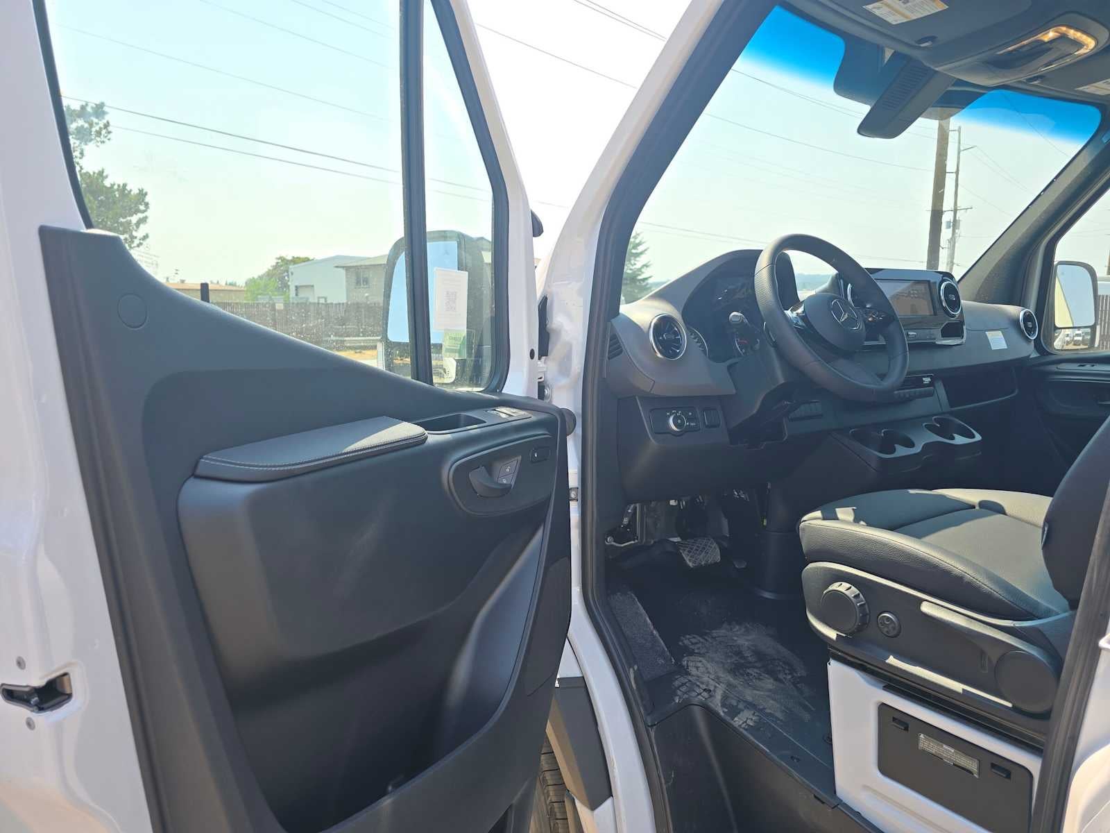 2026 Mercedes-Benz Sprinter Cargo 2500 Standard Roof I4 Diesel 144 RWD