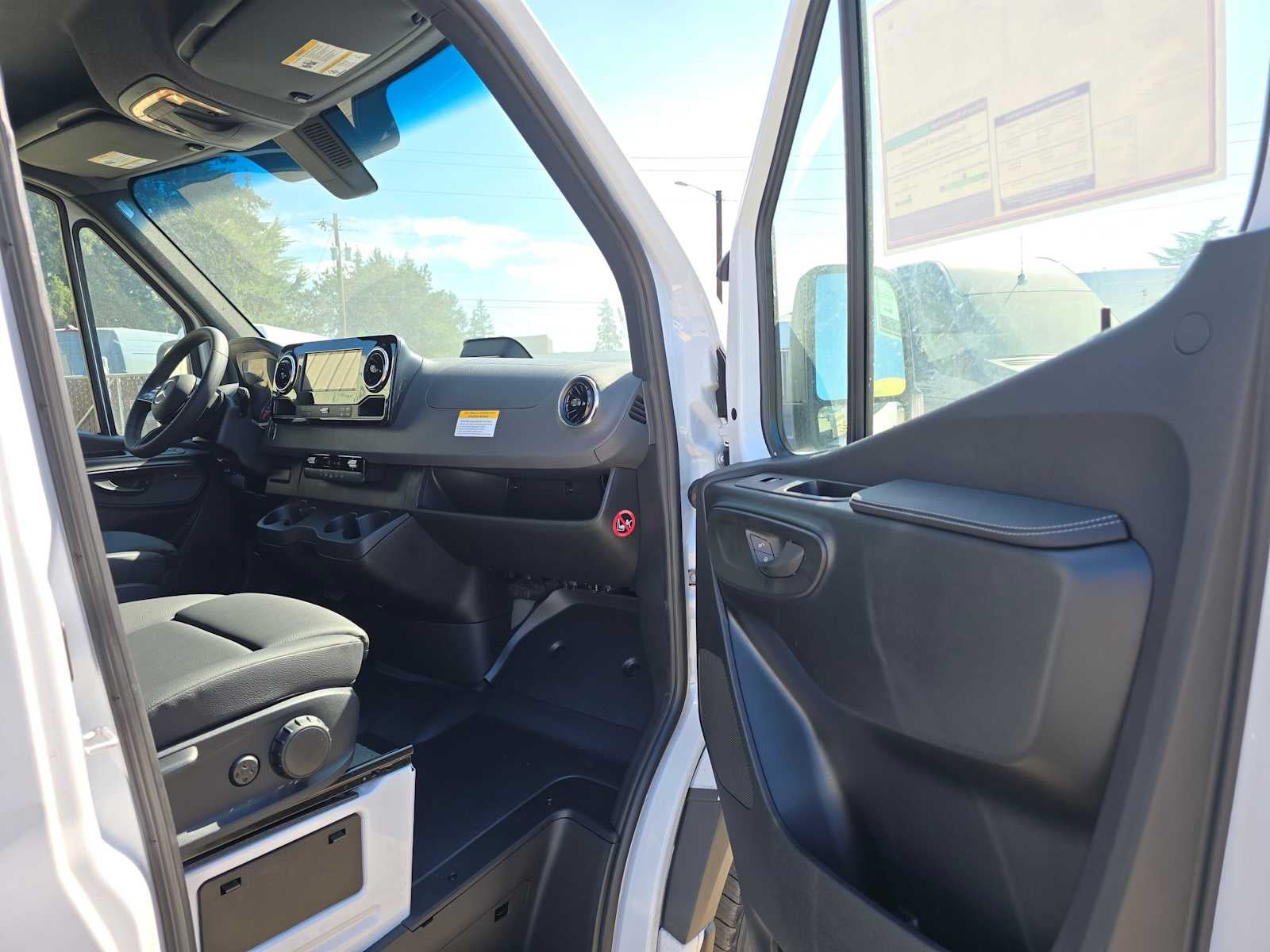 2026 Mercedes-Benz Sprinter 2500 Standard Roof I4 Diesel 144 RWD