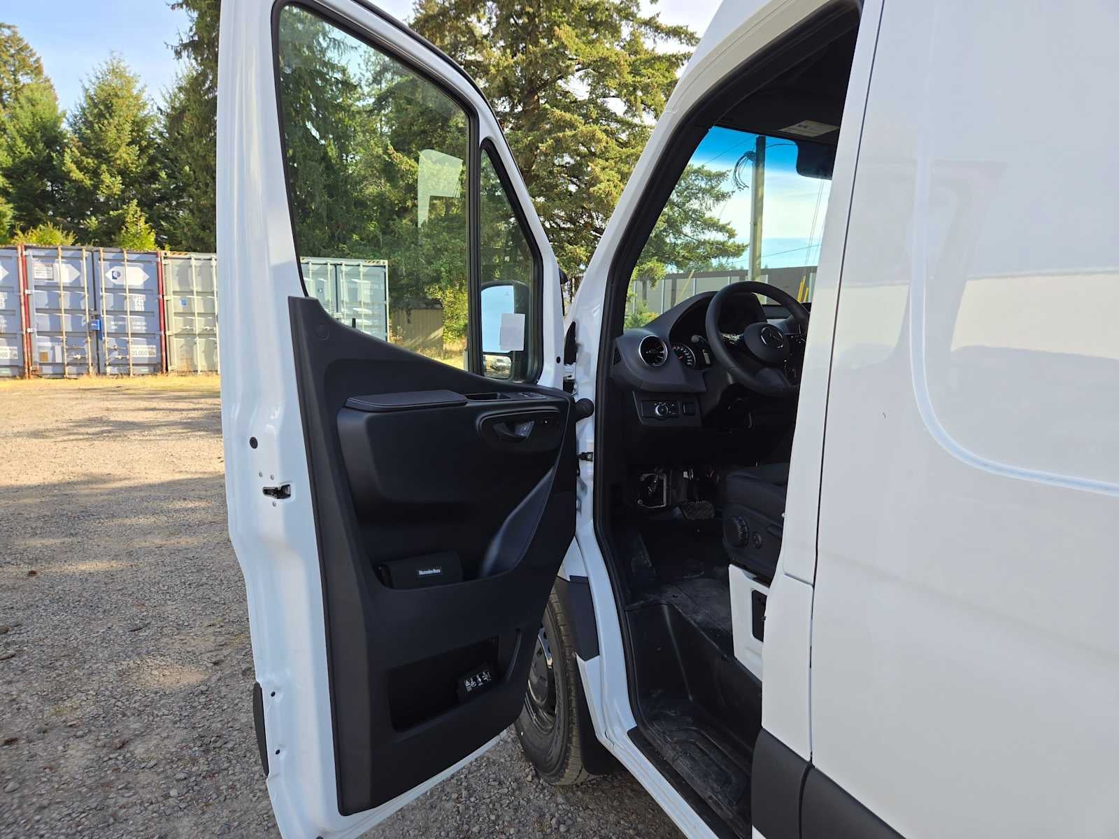 2026 Mercedes-Benz Sprinter Cargo 2500 Standard Roof I4 Diesel 144 RWD