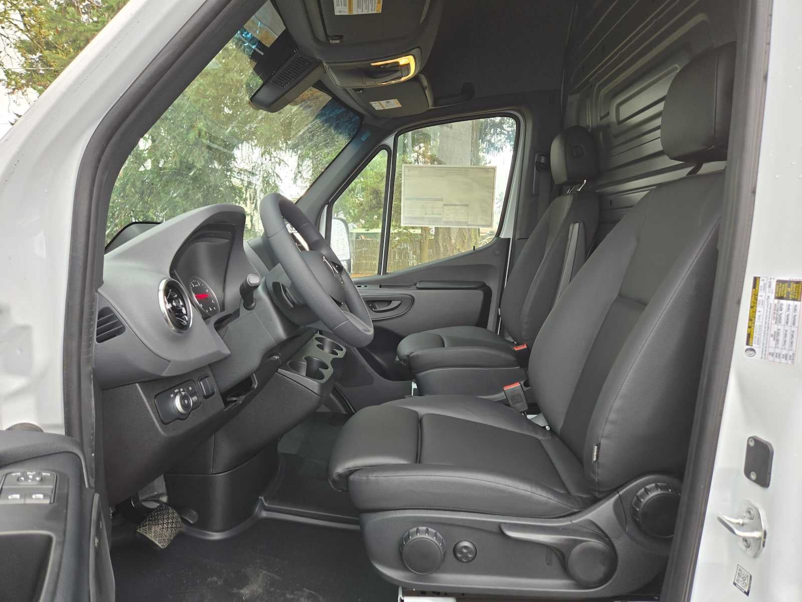 2026 Mercedes-Benz Sprinter Cargo 2500 Standard Roof I4 Diesel 144 RWD