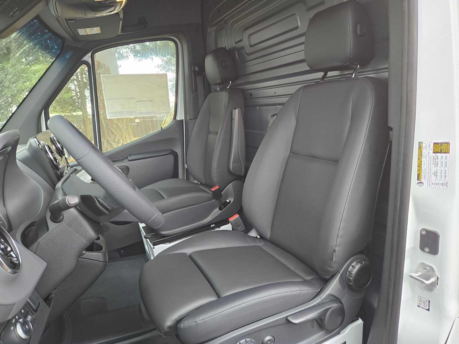 2026 Mercedes-Benz Sprinter Cargo 2500 Standard Roof I4 Diesel 144 RWD