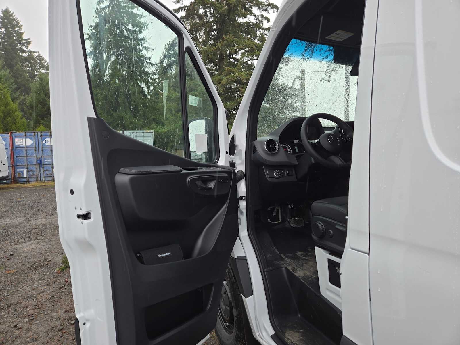 2026 Mercedes-Benz Sprinter Cargo 2500 Standard Roof I4 Diesel 144 RWD