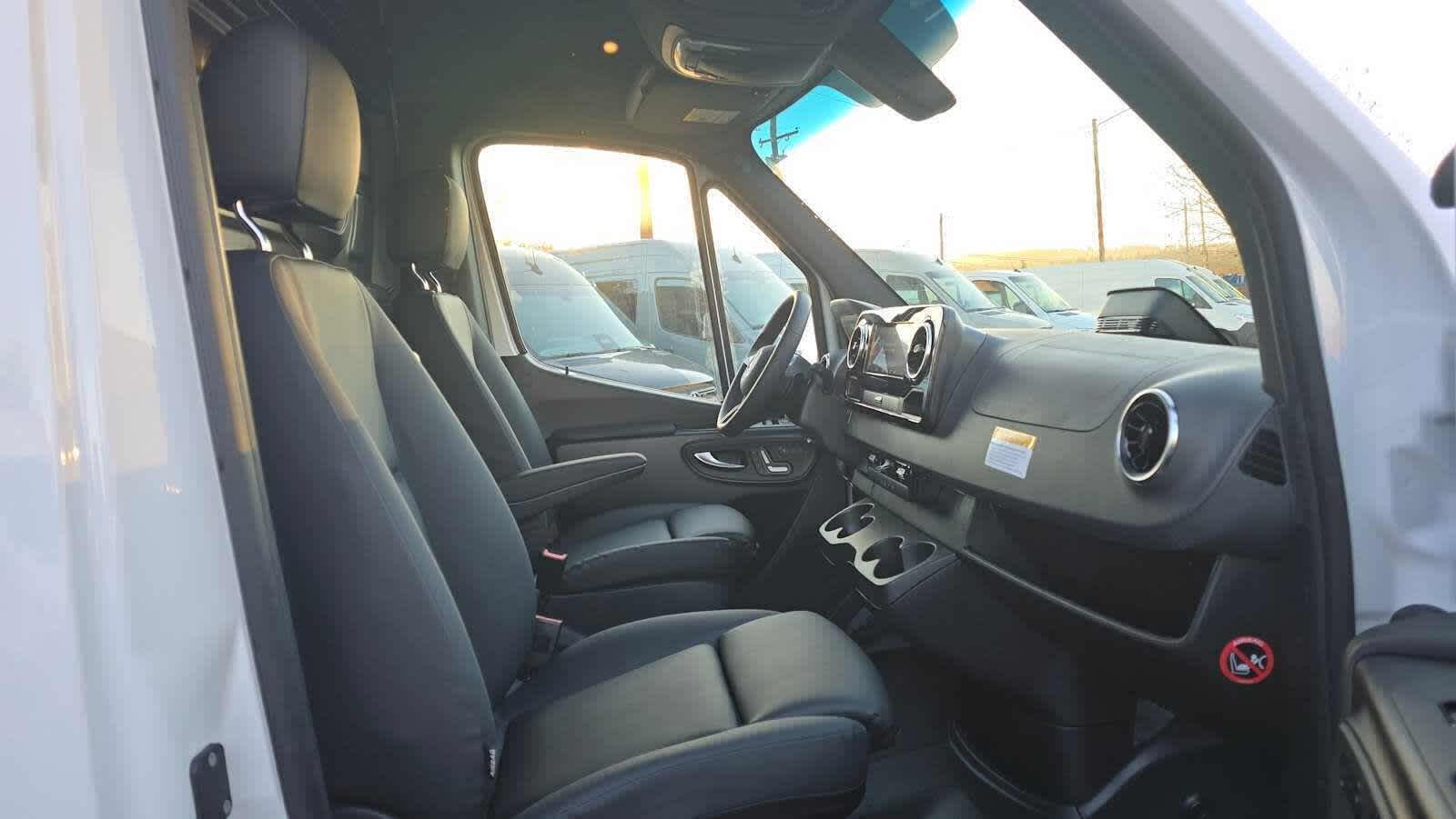 2026 Mercedes-Benz Sprinter 2500 Standard Roof I4 Diesel 144" RWD