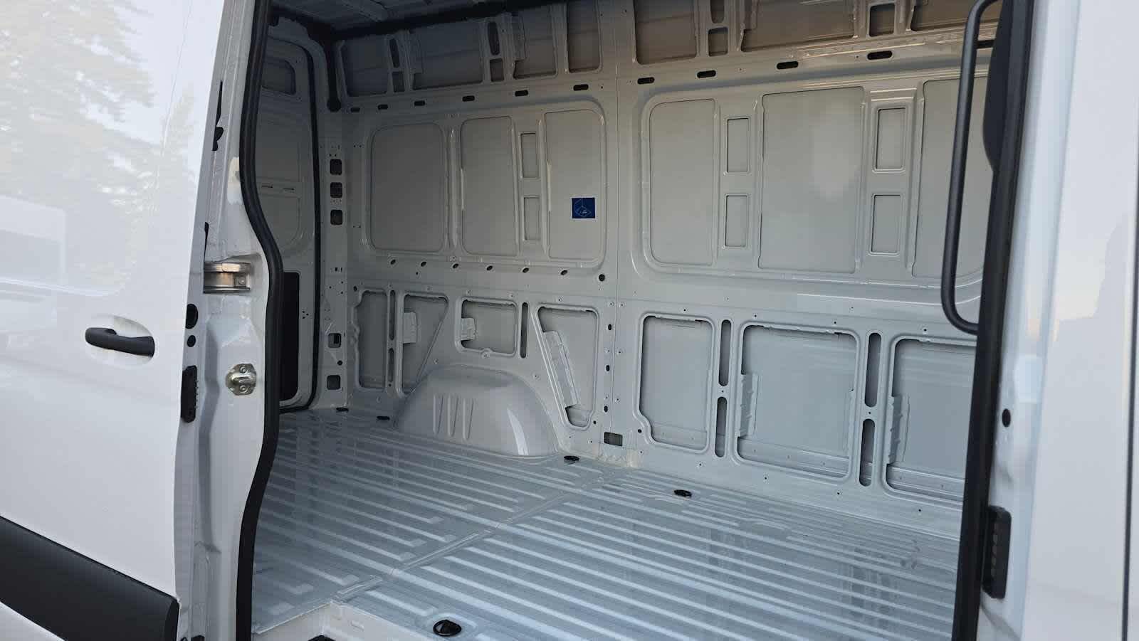 2026 Mercedes-Benz Sprinter 2500 Standard Roof I4 Diesel 144" RWD