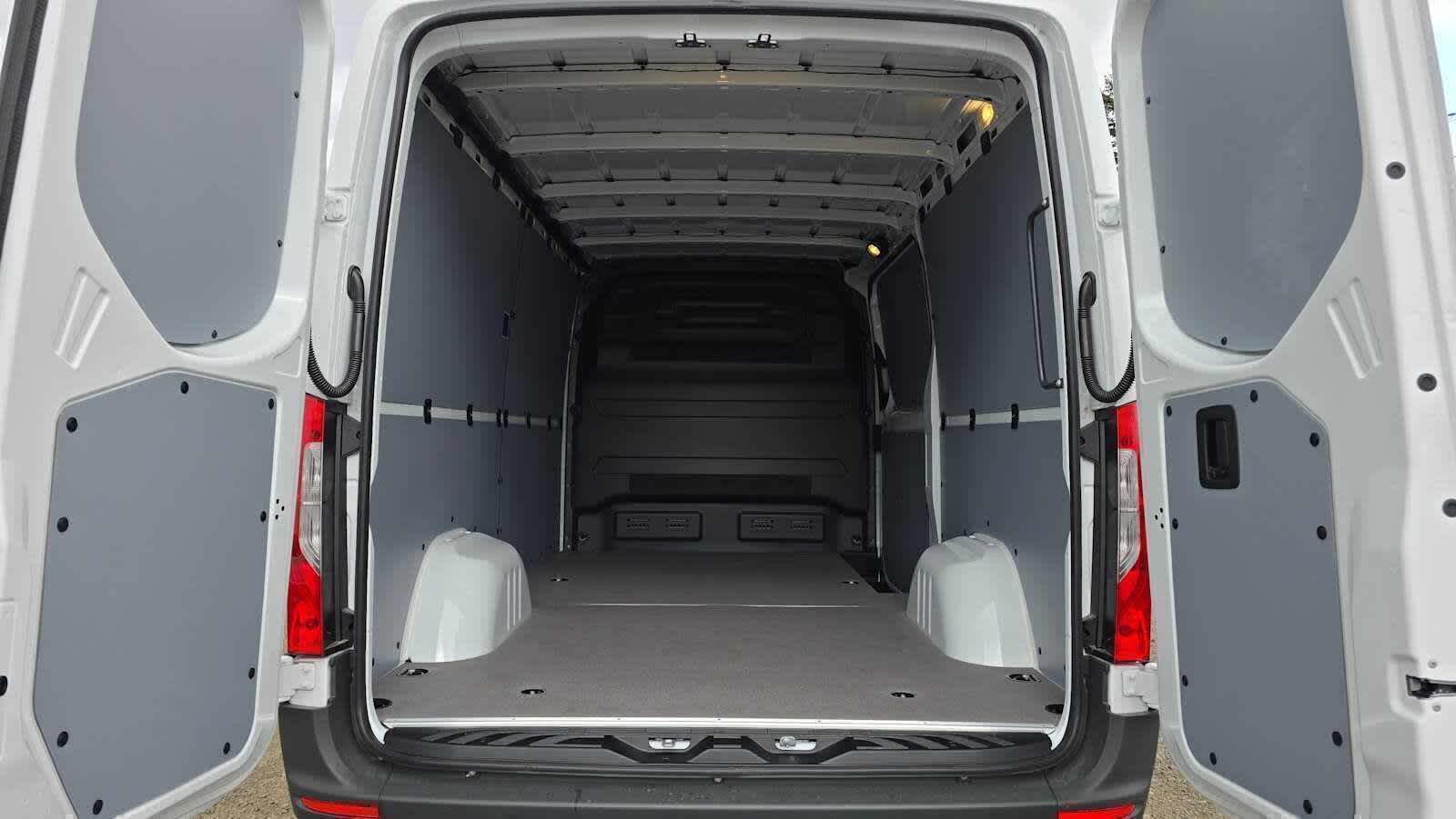 2026 Mercedes-Benz Sprinter 2500 Standard Roof I4 Diesel 144 RWD