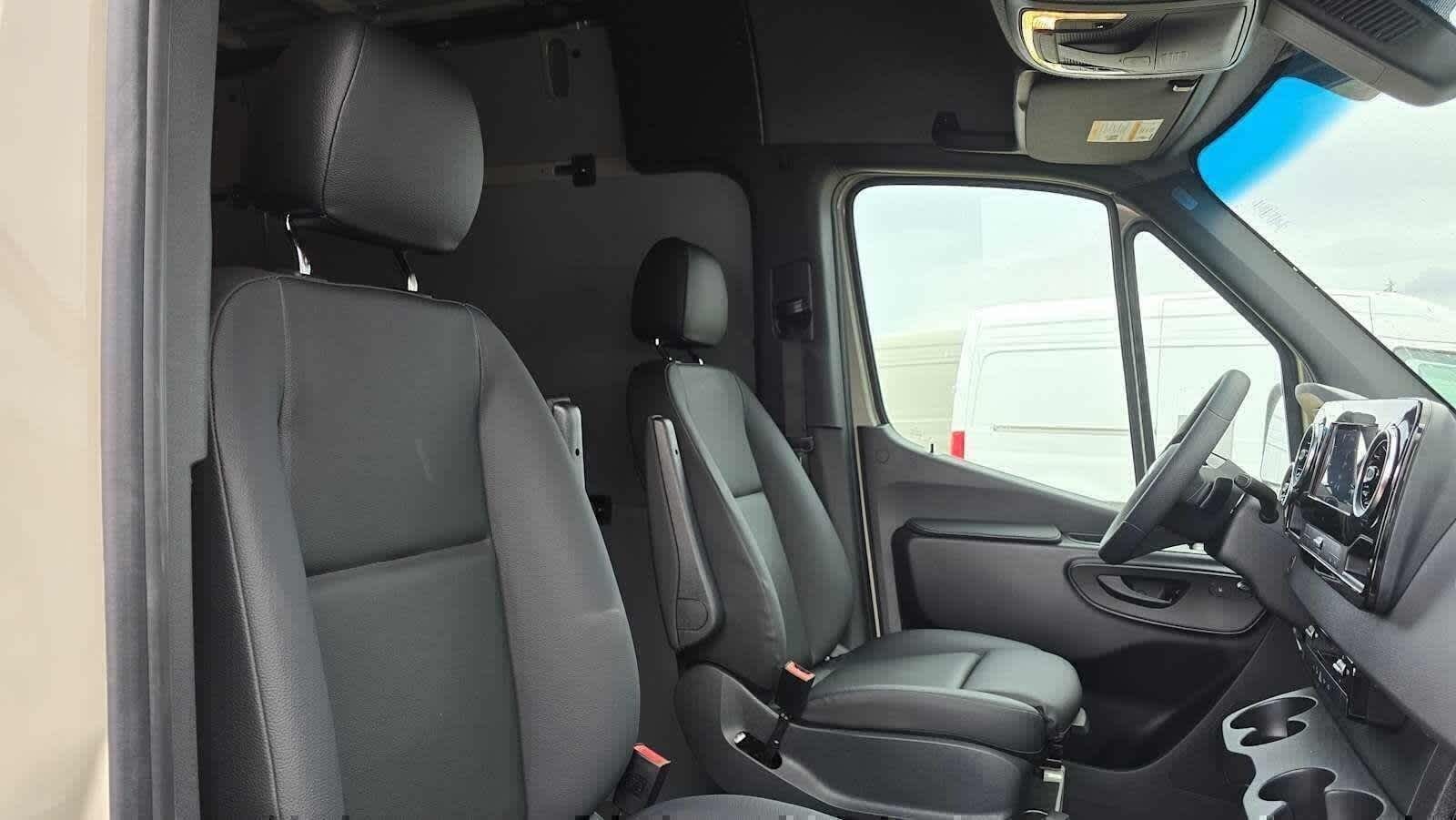 2026 Mercedes-Benz Sprinter 2500 Standard Roof I4 Diesel 144 RWD
