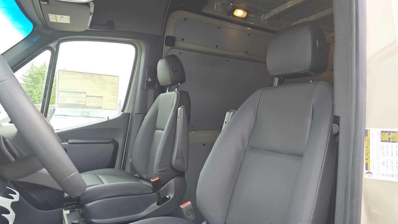 2026 Mercedes-Benz Sprinter 2500 Standard Roof I4 Diesel 144 RWD