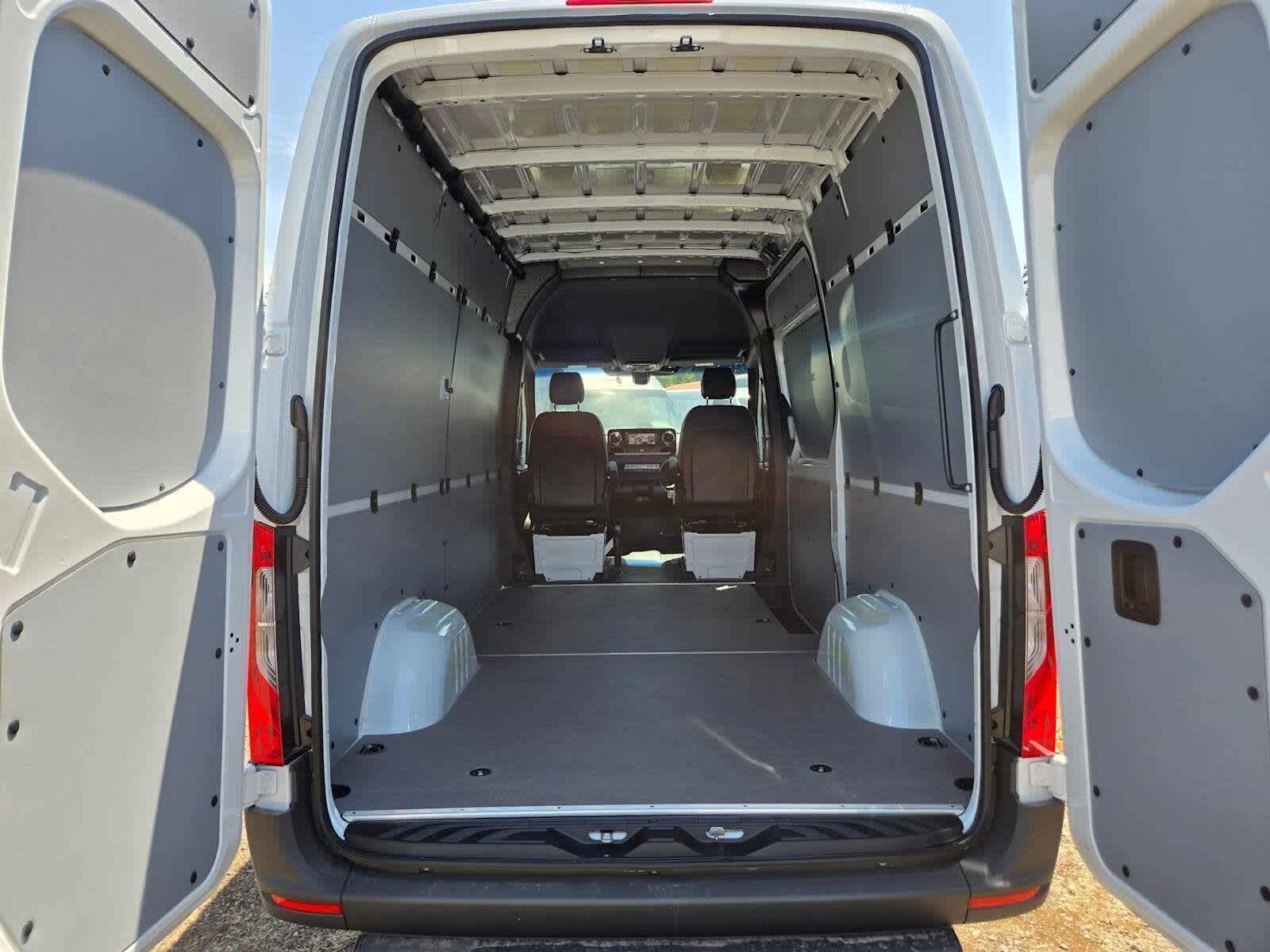 2026 Mercedes-Benz Sprinter 2500 Standard Roof I4 Diesel 144 RWD