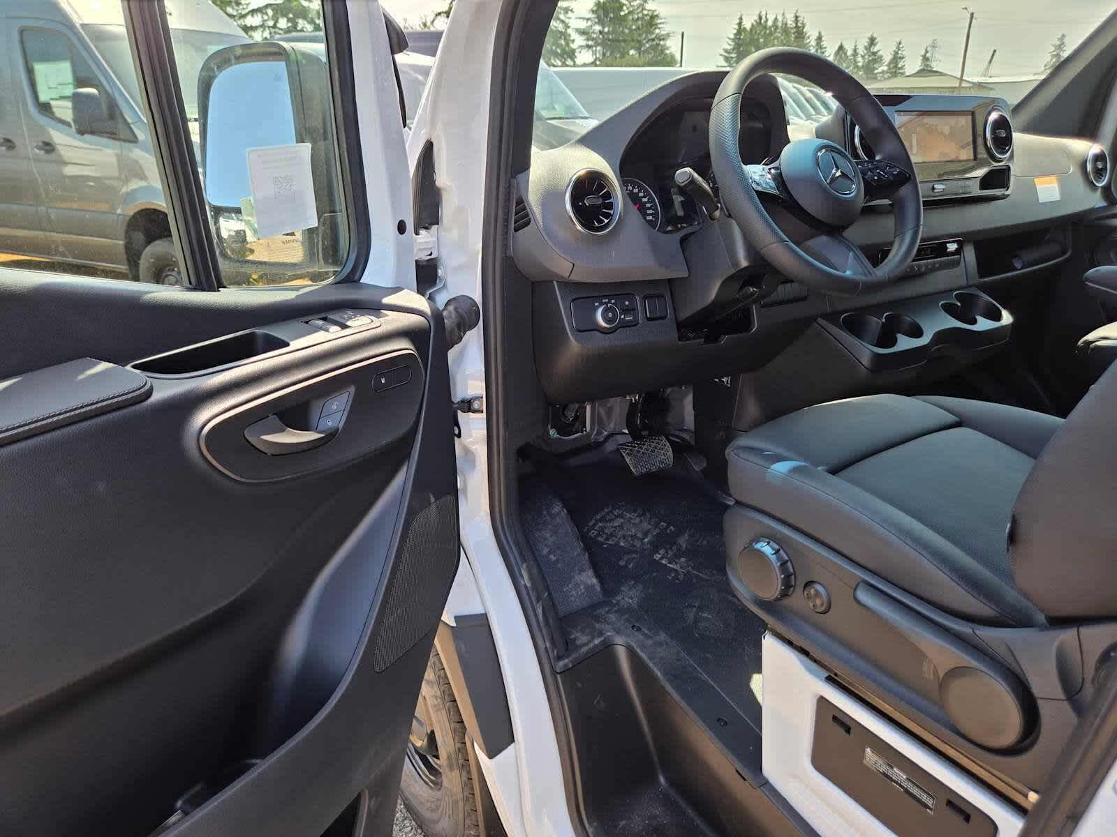 2026 Mercedes-Benz Sprinter 2500 Standard Roof I4 Diesel 144 RWD