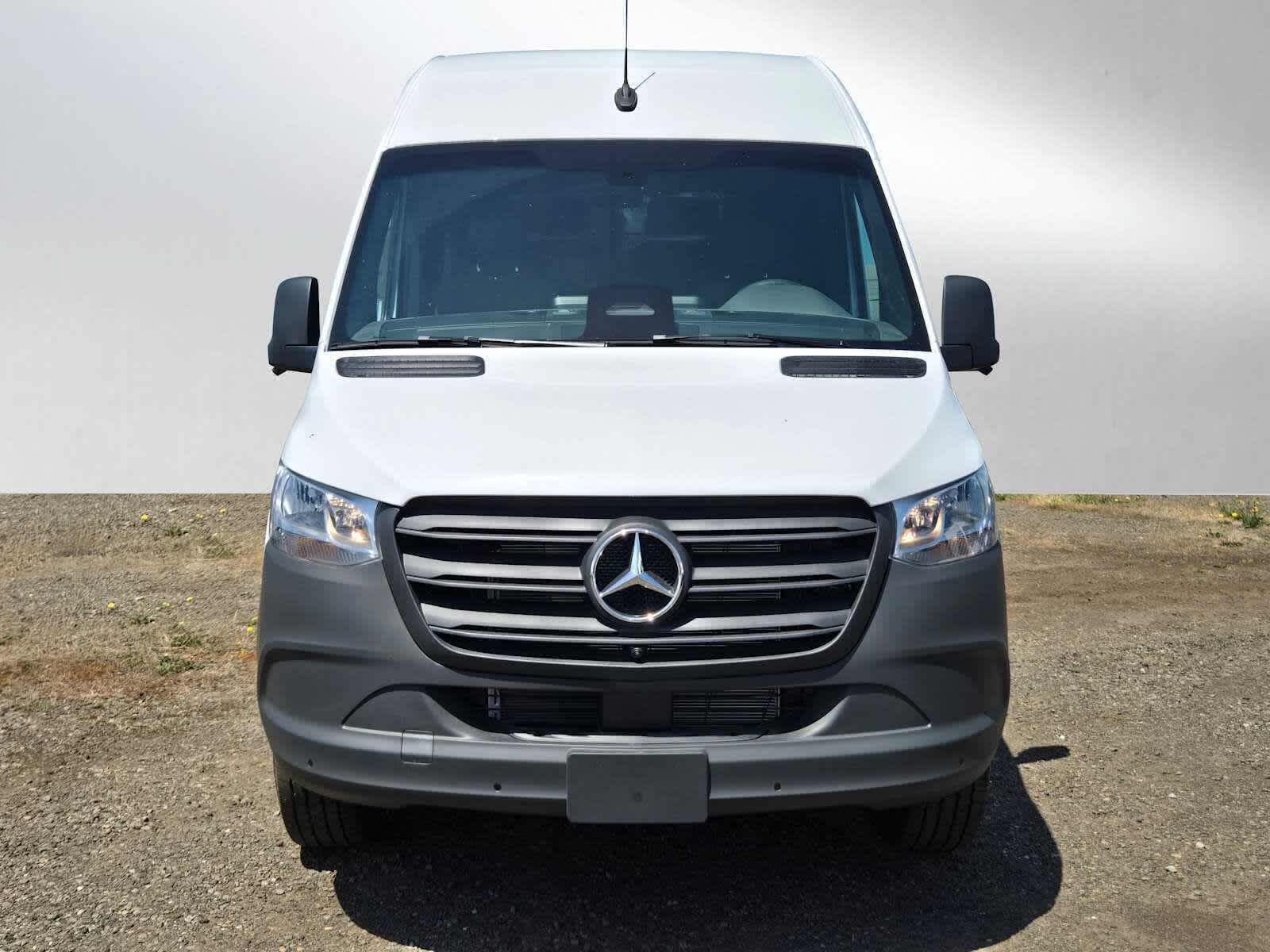 2026 Mercedes-Benz Sprinter 2500 Standard Roof I4 Diesel 144 RWD