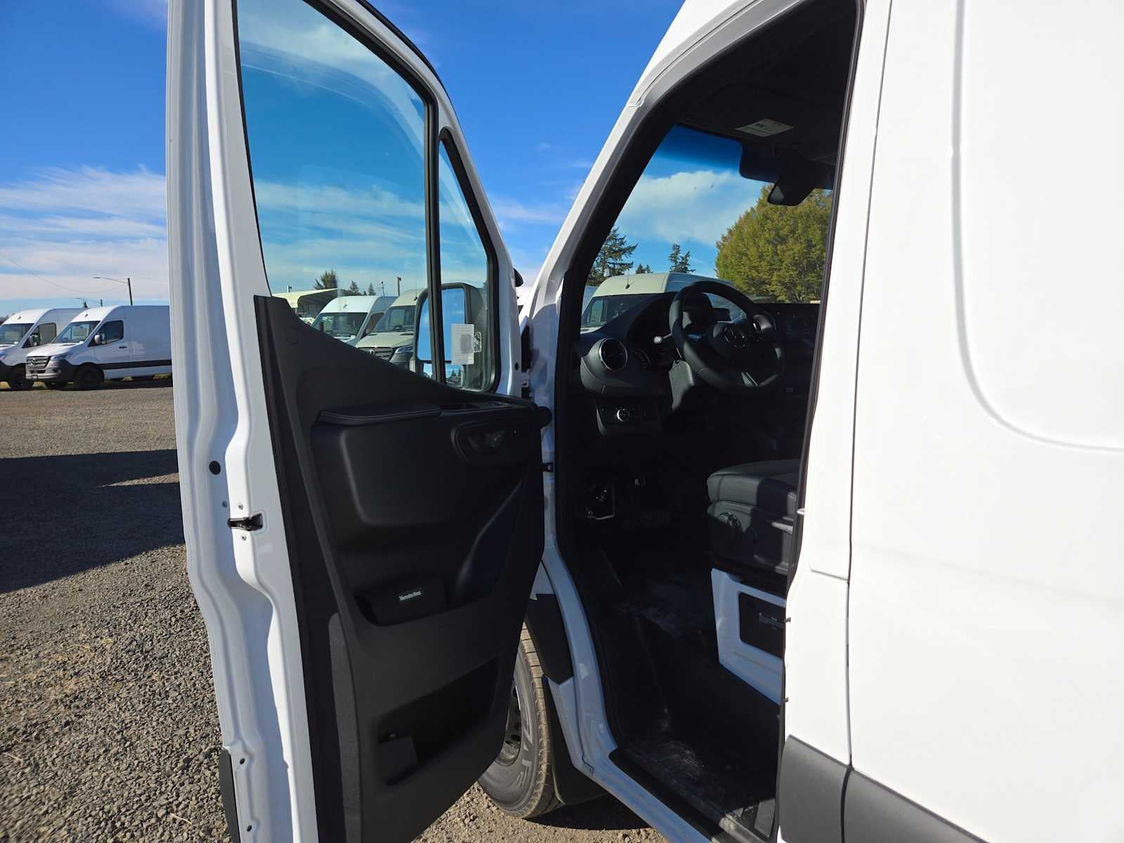 2026 Mercedes-Benz Sprinter Cargo 2500 Standard Roof I4 Diesel 144 RWD