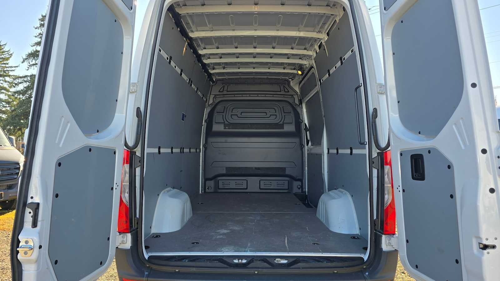 2025 Mercedes-Benz Sprinter Cargo Van 2500 Standard Roof I4 Diesel 144" RWD
