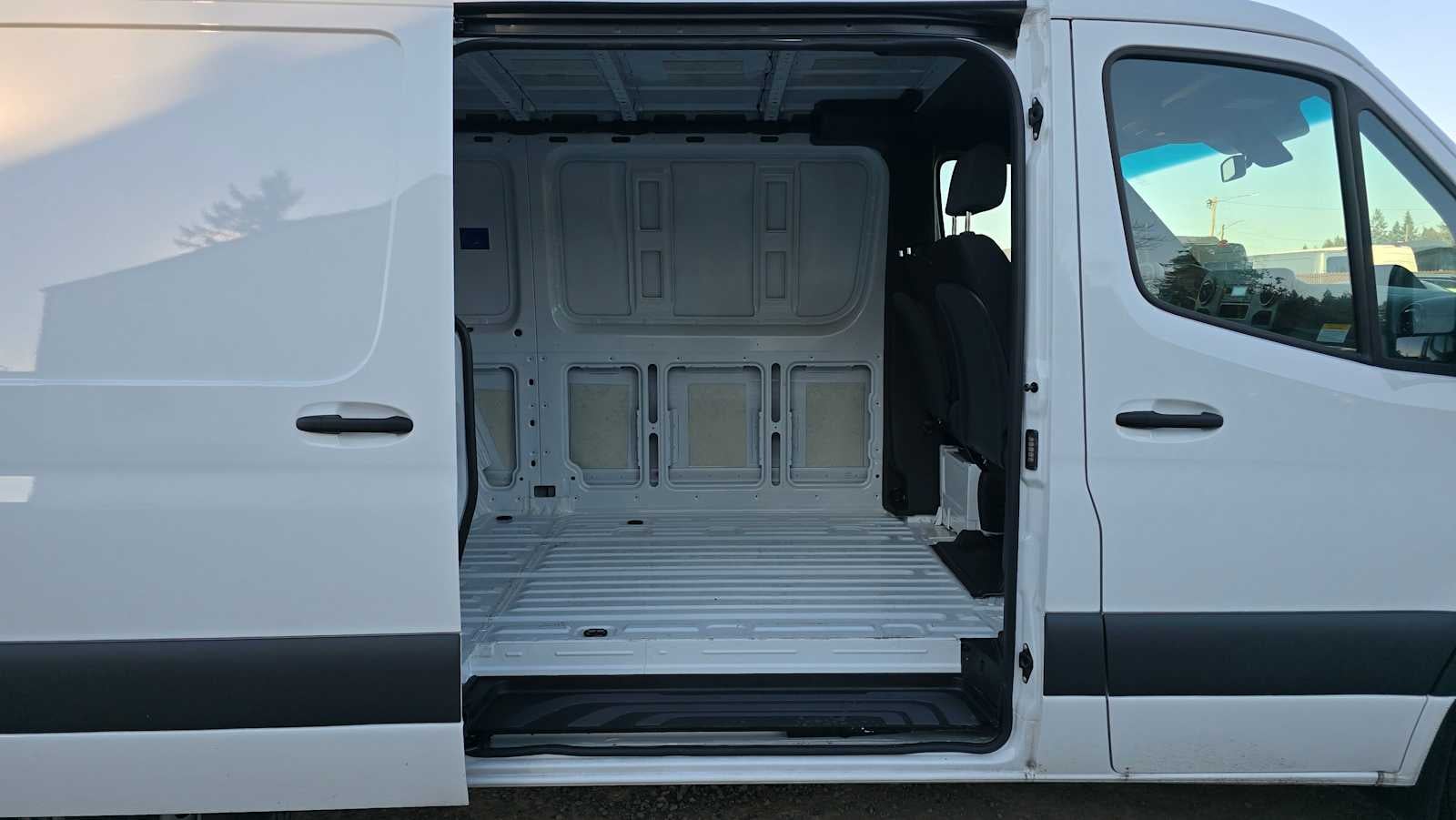 2025 Mercedes-Benz Sprinter Cargo Van 2500 Standard Roof I4 Diesel 144" RWD