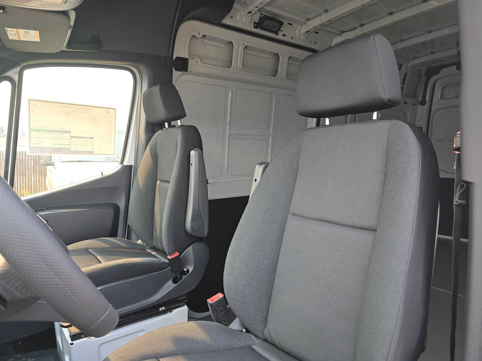 2026 Mercedes-Benz Sprinter 2500 Standard Roof I4 Diesel 144 RWD
