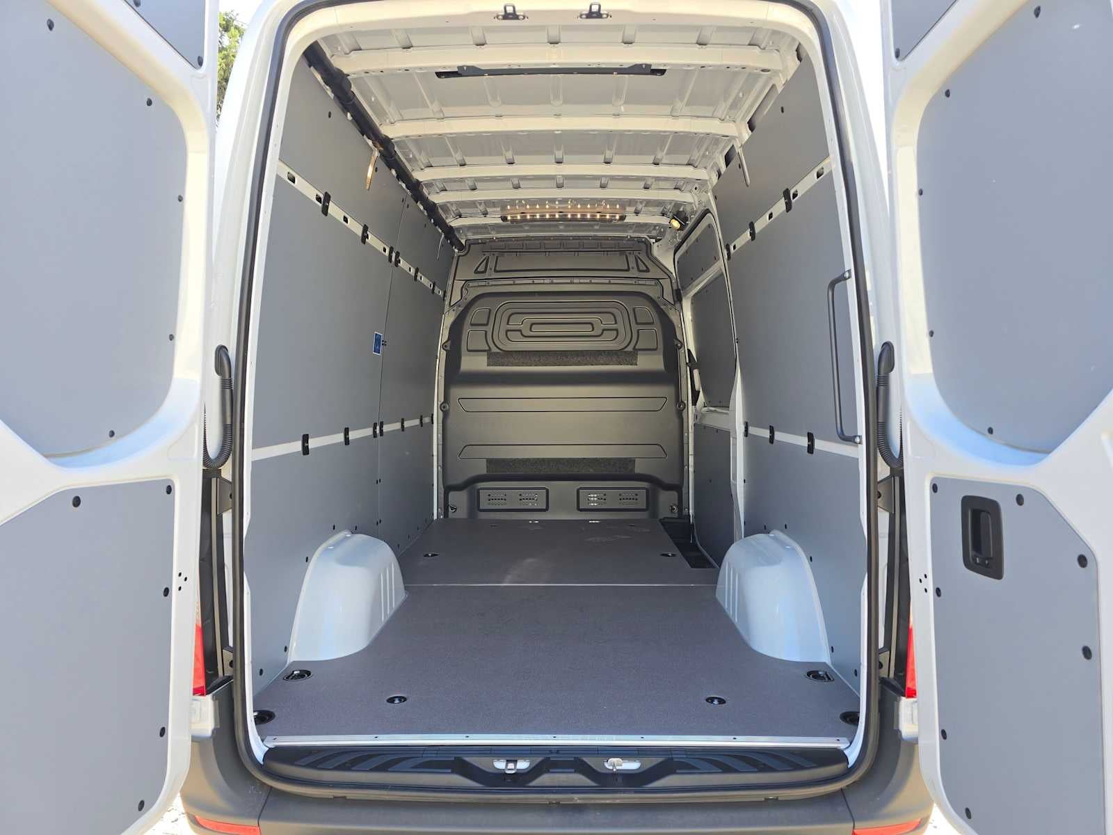 2026 Mercedes-Benz Sprinter 2500 Standard Roof I4 Diesel 144 RWD