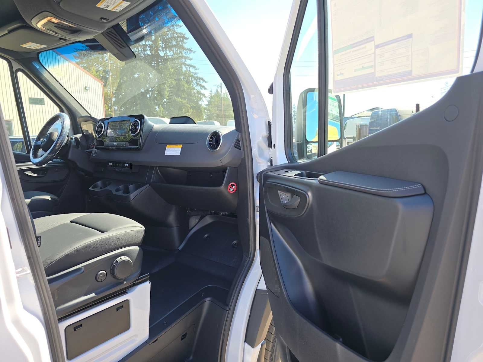 2026 Mercedes-Benz Sprinter 2500 Standard Roof I4 Diesel 144 RWD