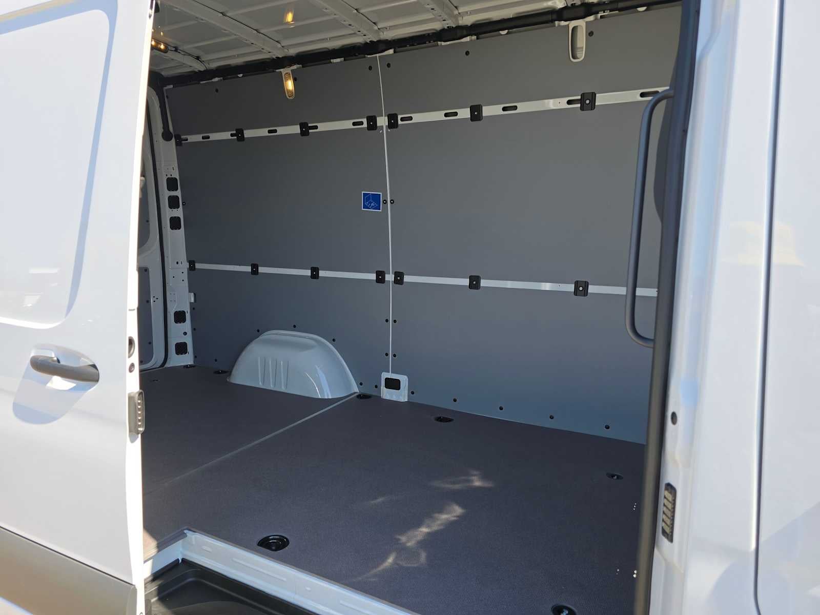 2026 Mercedes-Benz Sprinter 2500 Standard Roof I4 Diesel 144 RWD