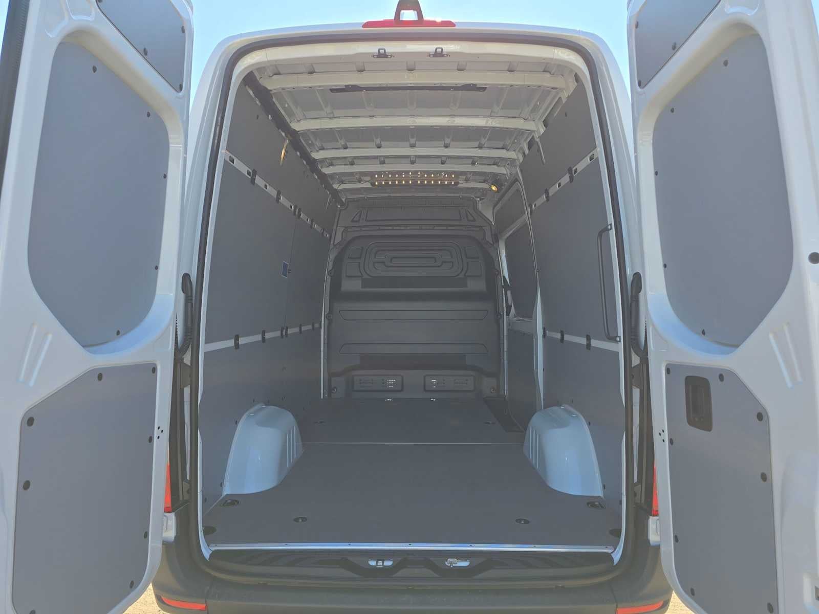 2026 Mercedes-Benz Sprinter 2500 Standard Roof I4 Diesel 144 RWD