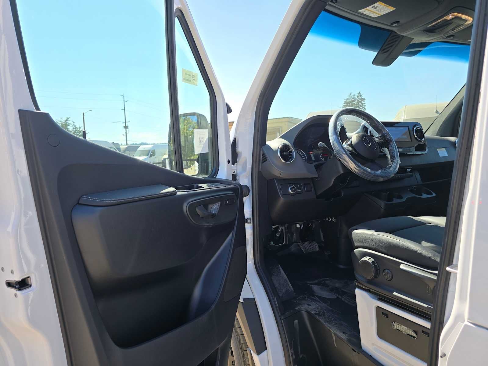 2026 Mercedes-Benz Sprinter 2500 Standard Roof I4 Diesel 144 RWD