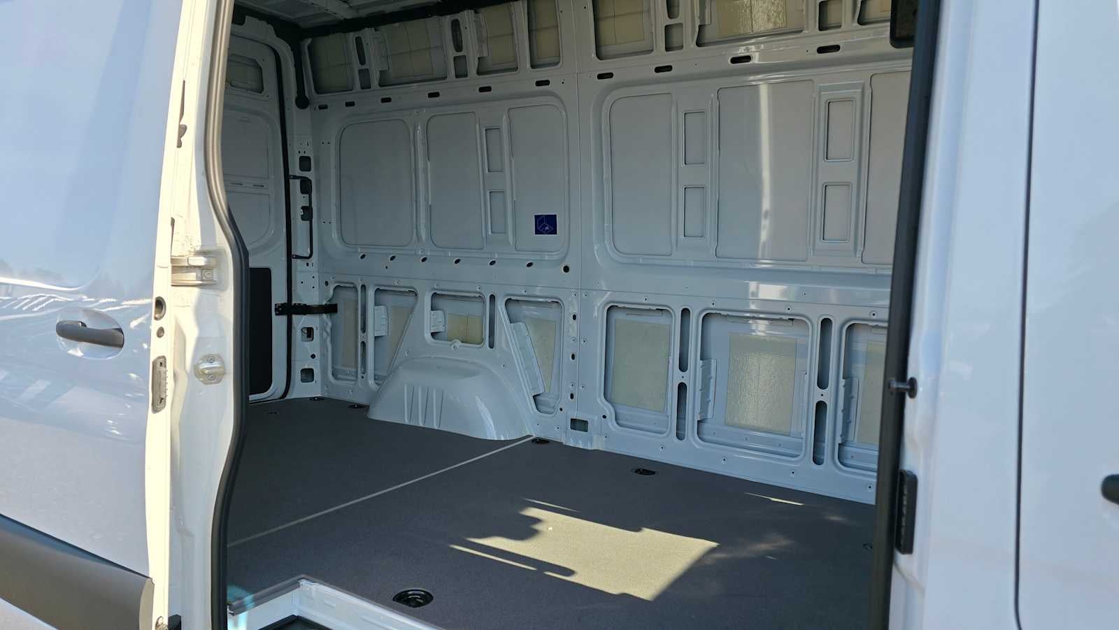 2025 Mercedes-Benz Sprinter Cargo Van 2500 Standard Roof I4 Diesel 144" RWD