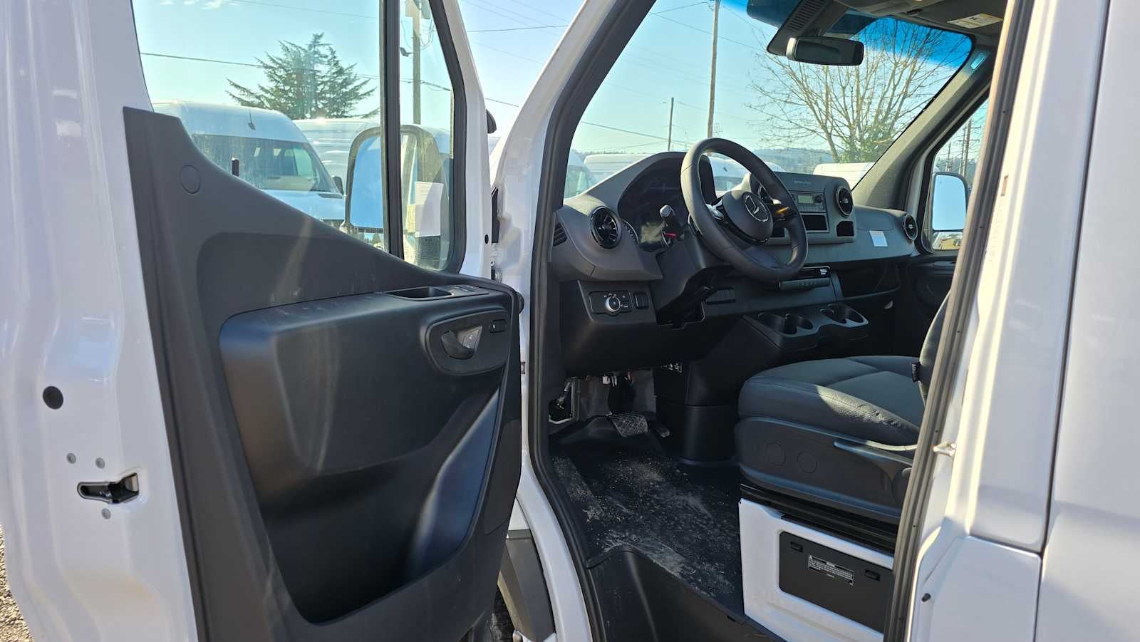 2025 Mercedes-Benz Sprinter Cargo Van 2500 Standard Roof I4 Diesel 144" RWD