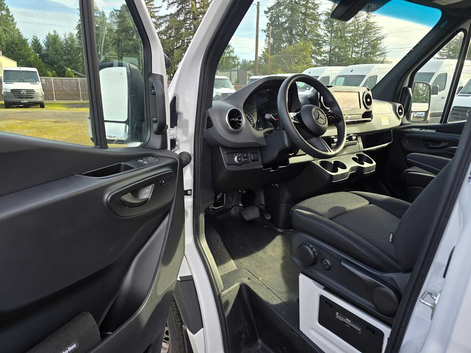 2025 Mercedes-Benz Sprinter Cargo Van 2500 Standard Roof I4 Diesel 144" RWD