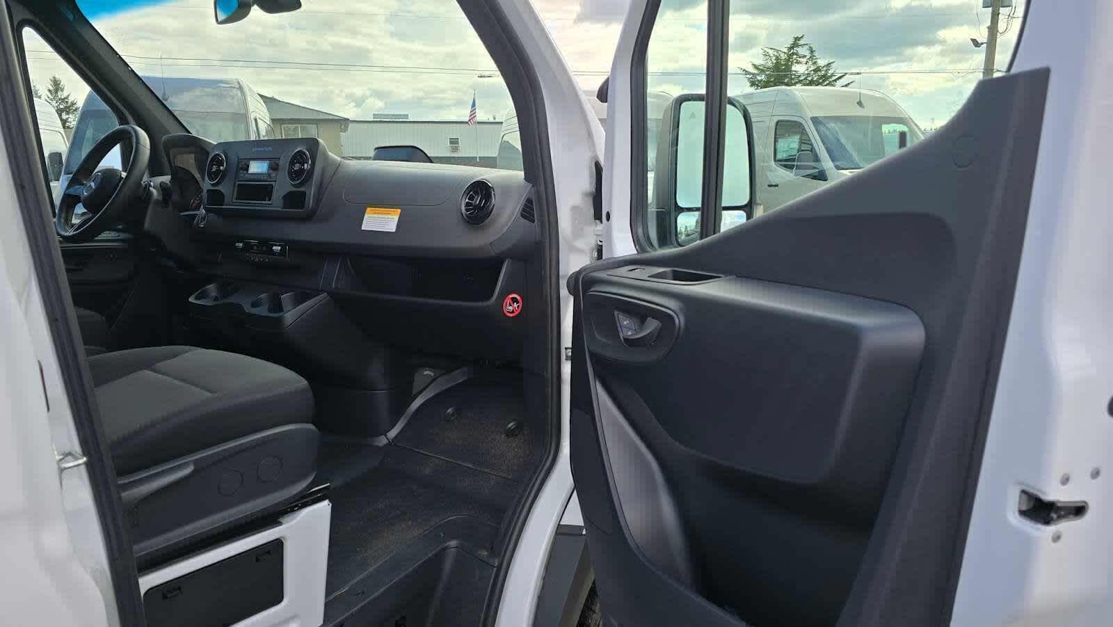 2025 Mercedes-Benz Sprinter Cargo Van 2500 Standard Roof I4 Diesel 144 RWD