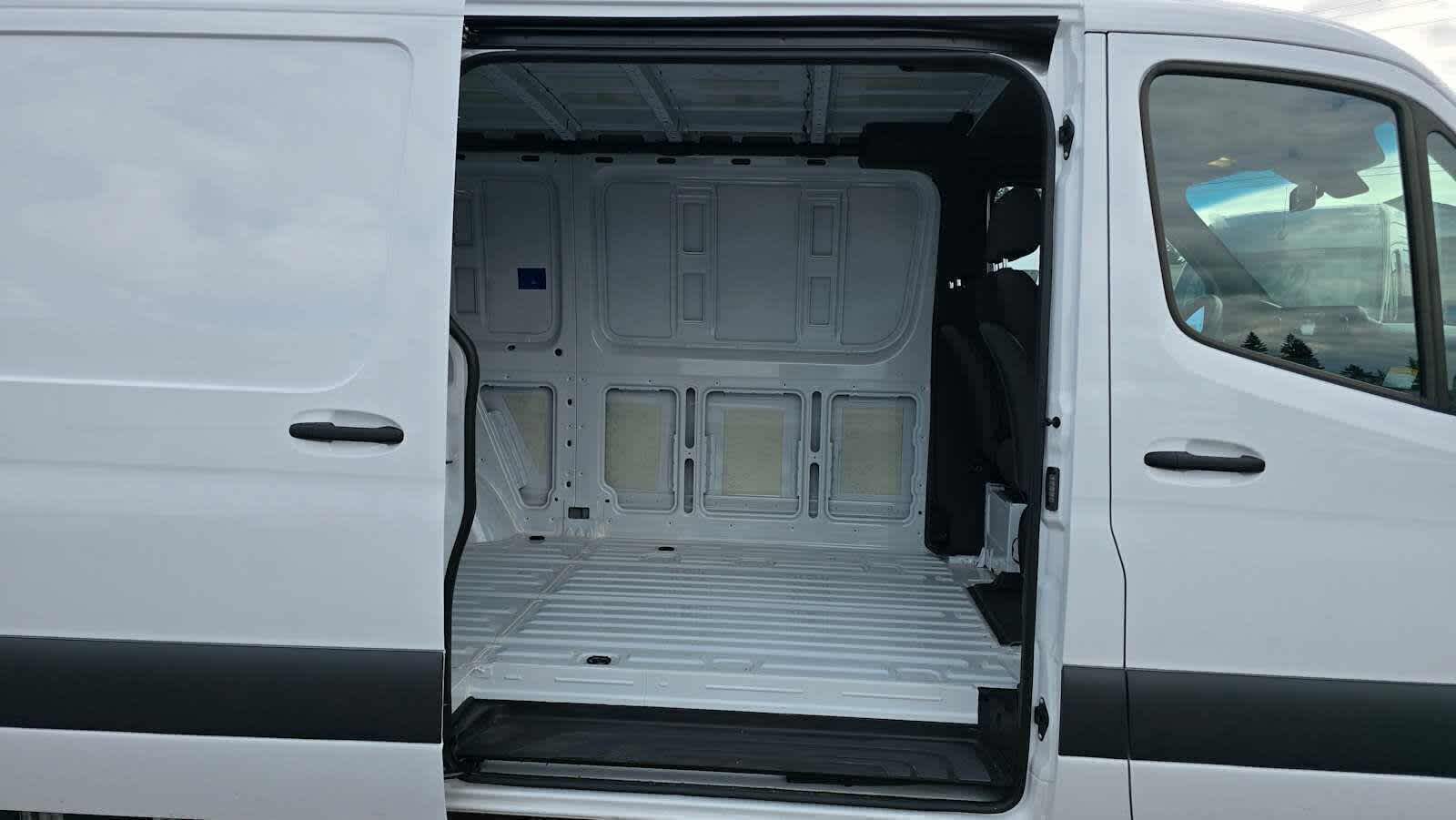 2025 Mercedes-Benz Sprinter Cargo Van 2500 Standard Roof I4 Diesel 144 RWD