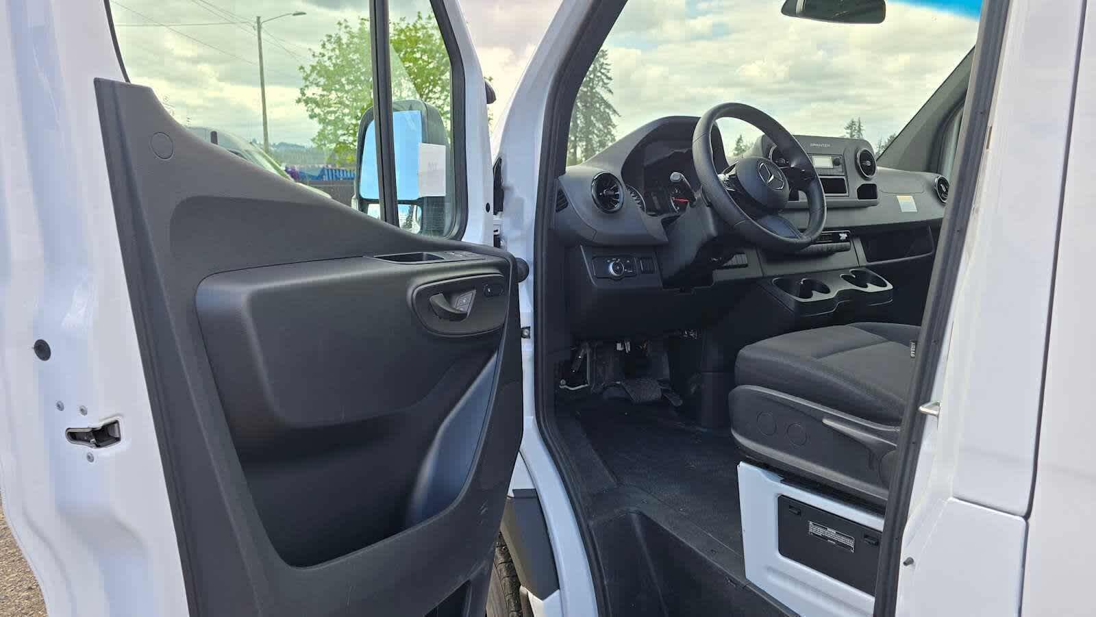 2025 Mercedes-Benz Sprinter Cargo Van 2500 Standard Roof I4 Diesel 144 RWD