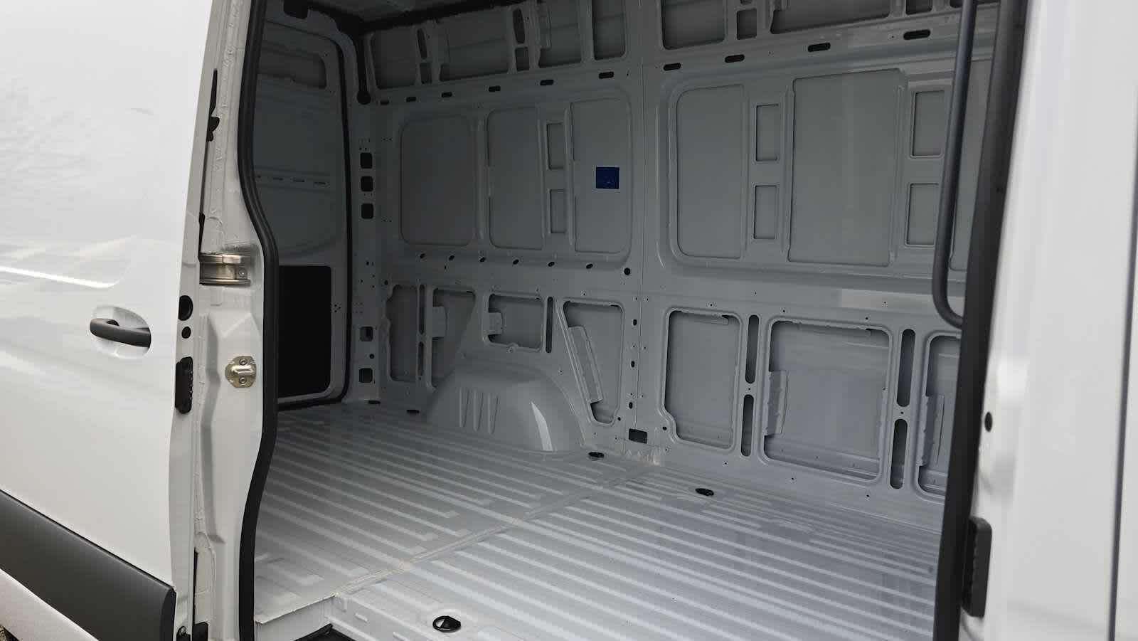 2026 Mercedes-Benz Sprinter 2500 Standard Roof I4 Diesel 144" RWD