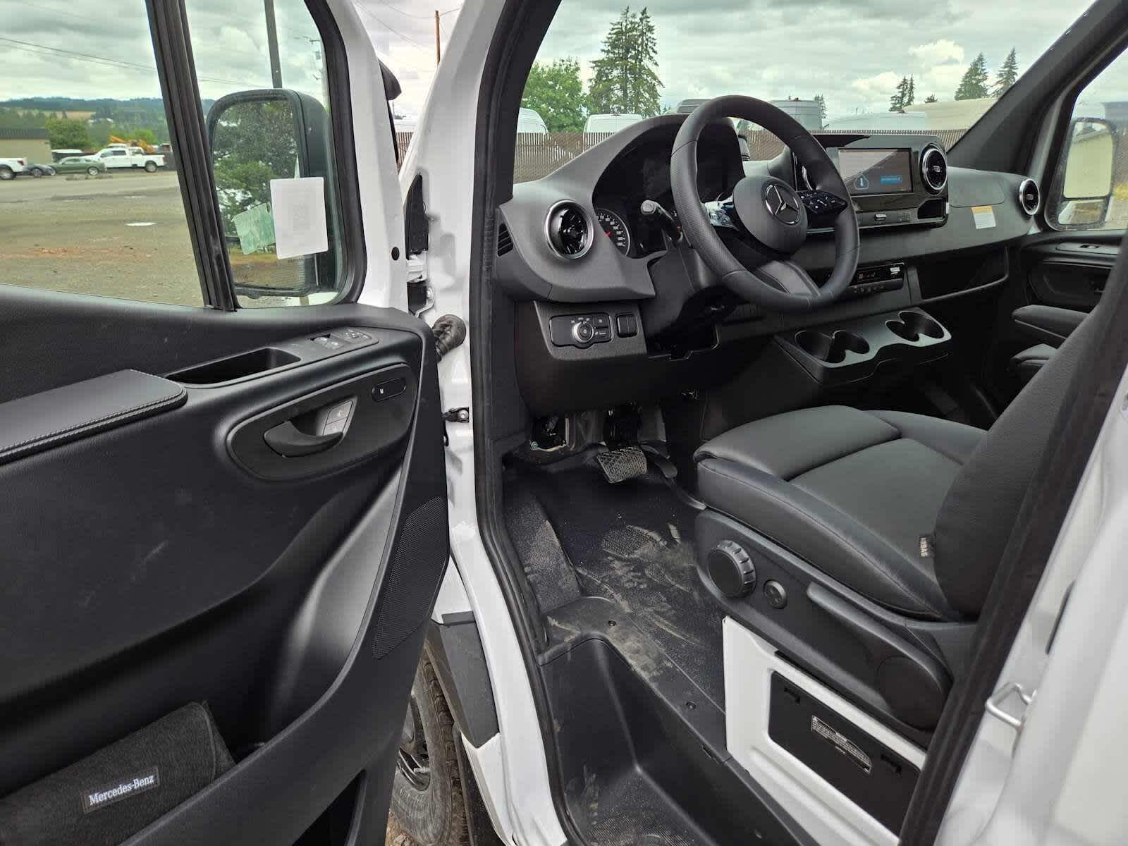 2026 Mercedes-Benz Sprinter 2500 Standard Roof I4 Diesel 144 RWD
