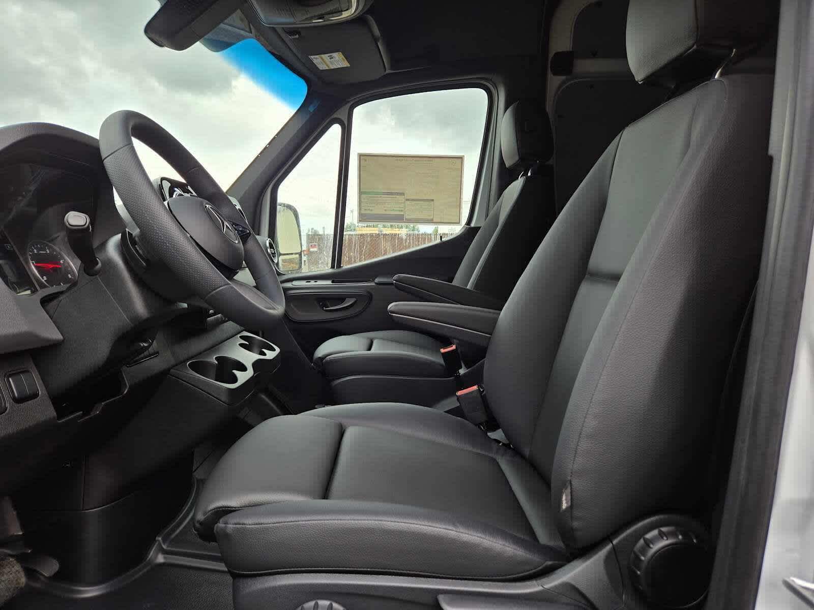 2026 Mercedes-Benz Sprinter 2500 Standard Roof I4 Diesel 144 RWD