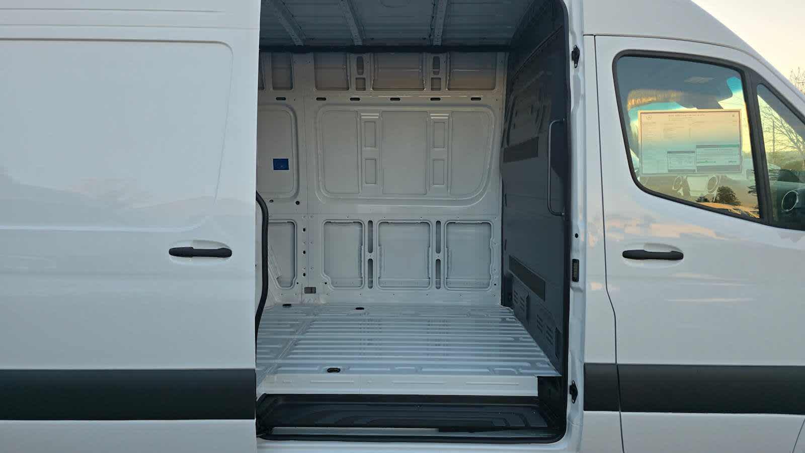 2026 Mercedes-Benz Sprinter 2500 Standard Roof I4 Diesel 144" RWD